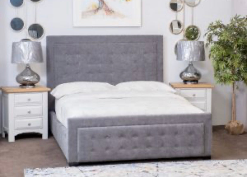 Lit en tissu Anna en gris