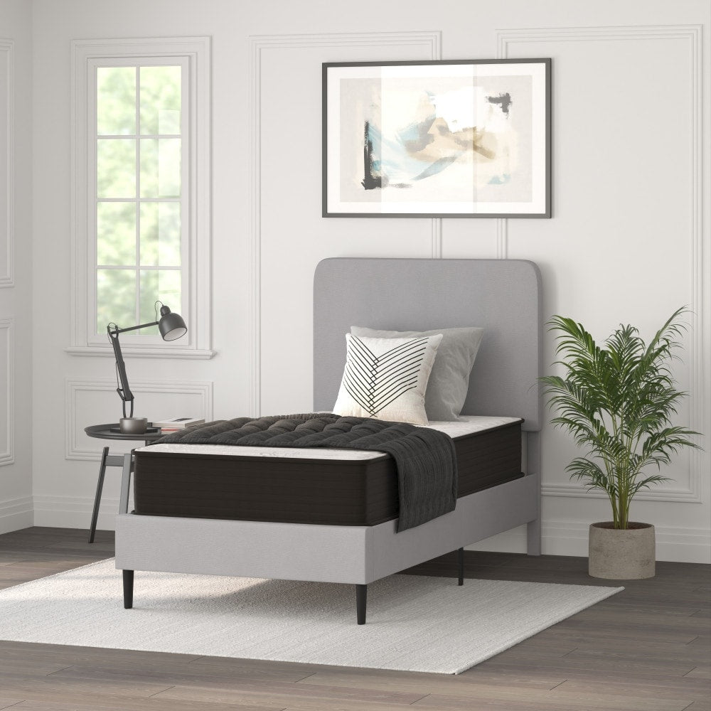 Matelas hybride en mousse et ressorts ensachés, matelas dans une boîte