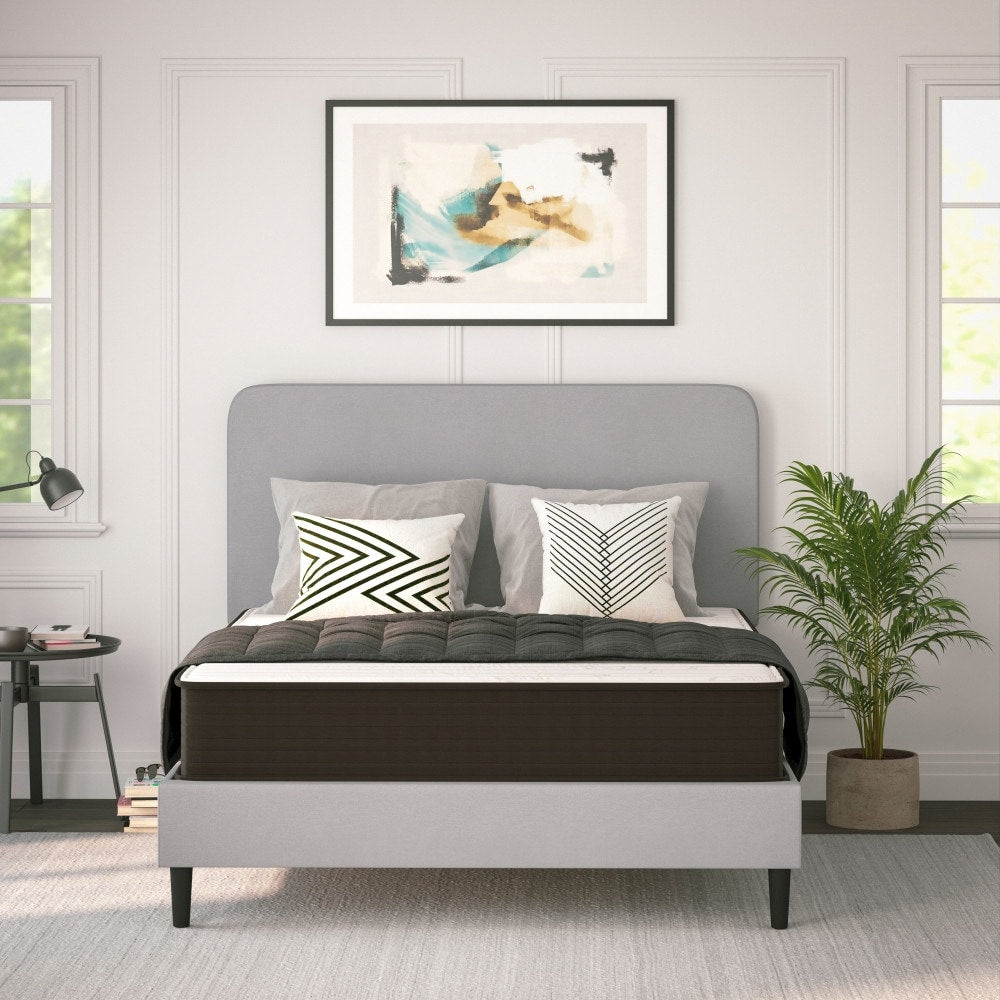 Matelas hybride en mousse et ressorts ensachés, matelas dans une boîte