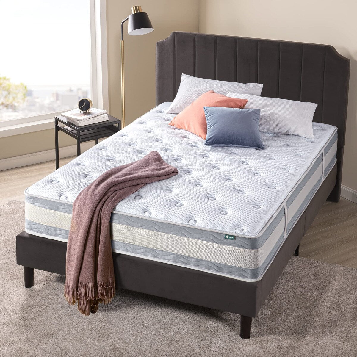 Matelas hybride matelassé rafraîchissant Comfort Support de 12 pouces, ressorts ensachés pour une isolation optimale des mouvements, soutien des bords, Queen, blanc