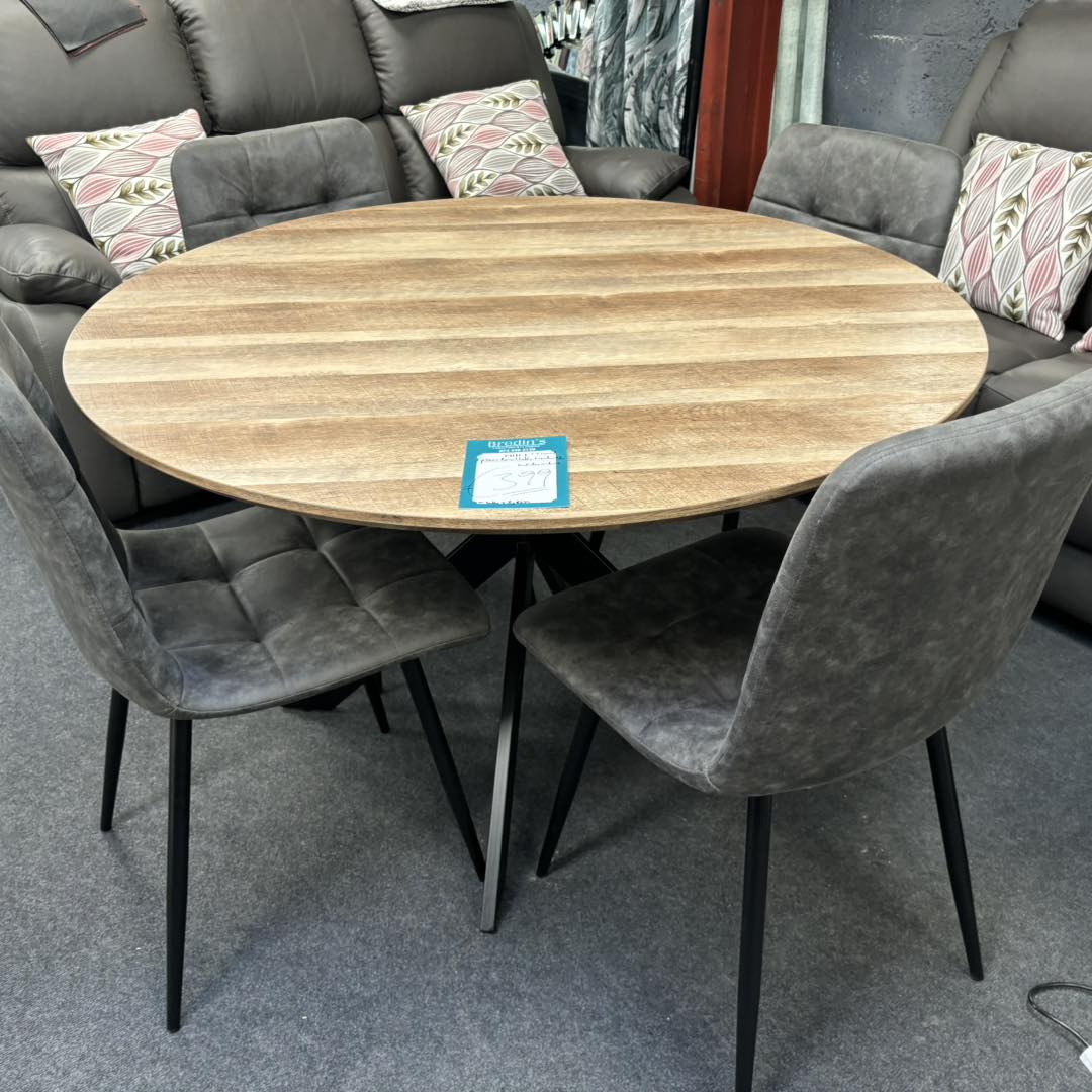Table ronde Epsom 1.2 et 4 chaises