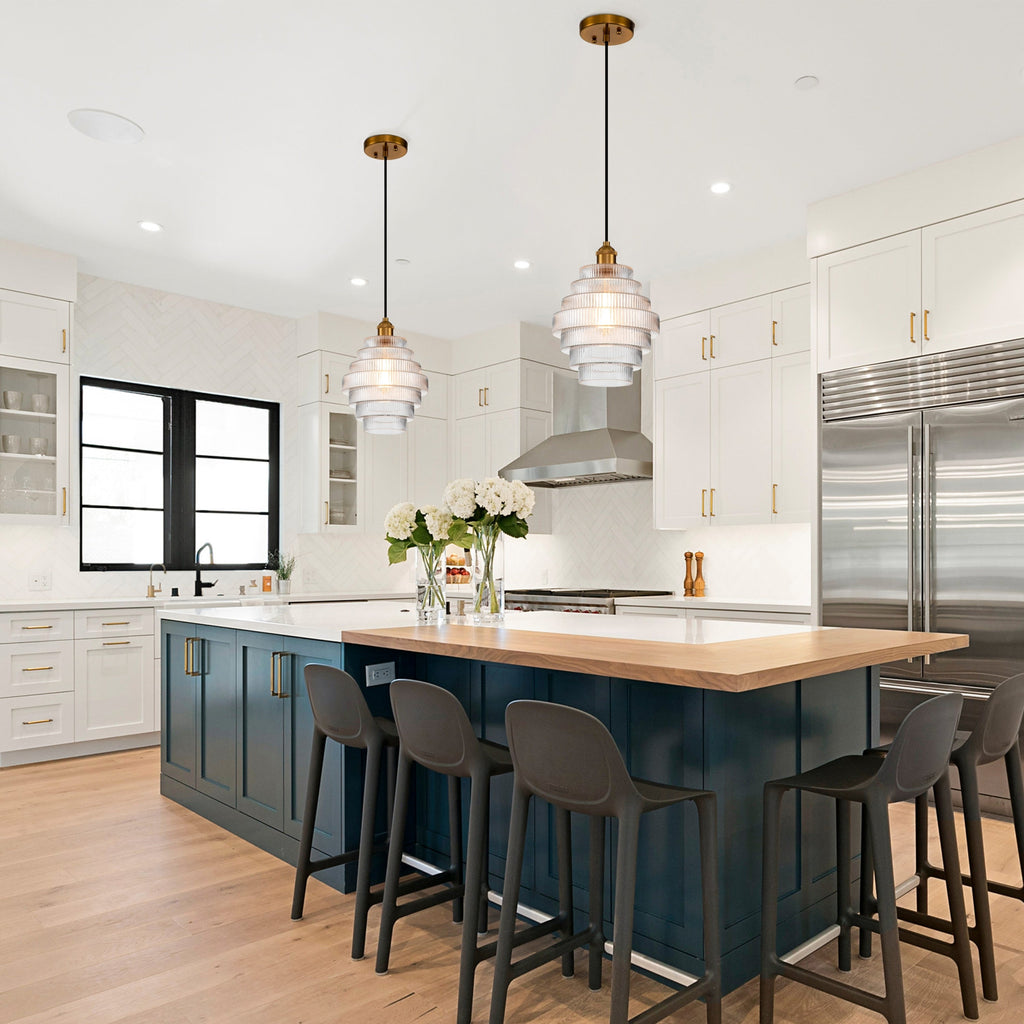 Suspension C Cattleya en laiton antique à 1 ampoule avec abat-jour en verre rayé - Laiton antique