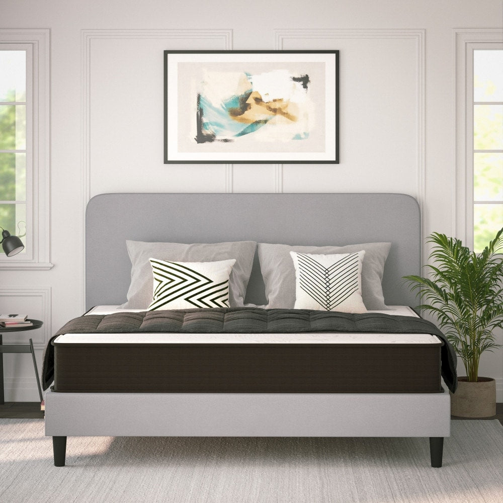 Matelas hybride en mousse et ressorts ensachés, matelas dans une boîte
