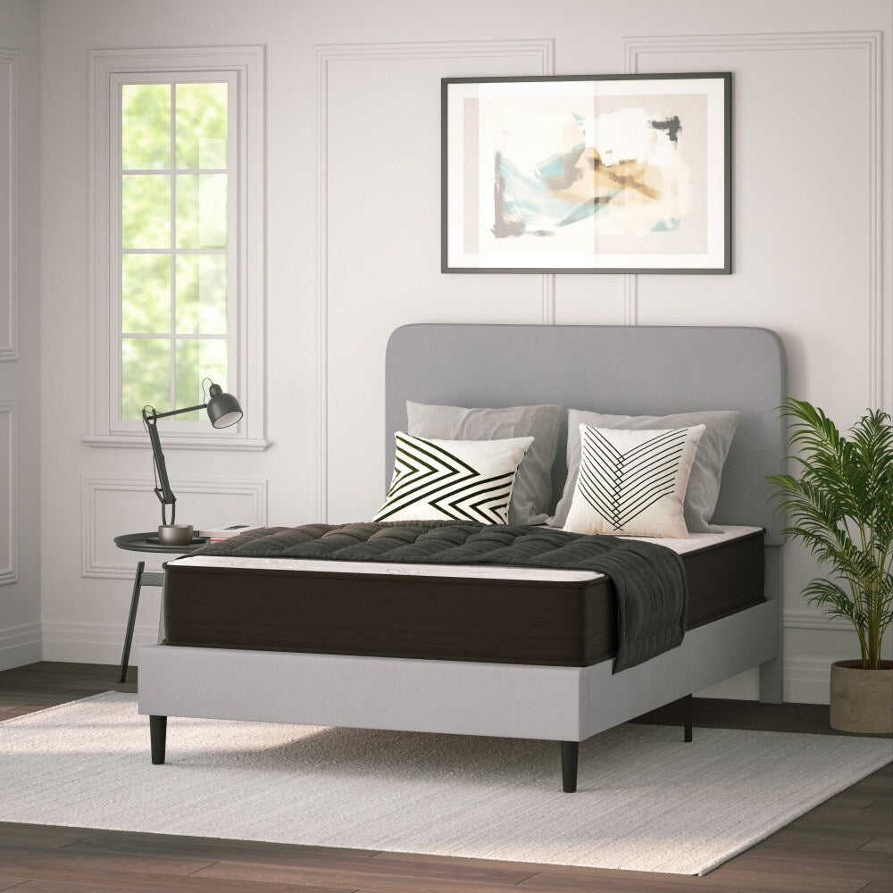Matelas hybride en mousse et ressorts ensachés, matelas dans une boîte