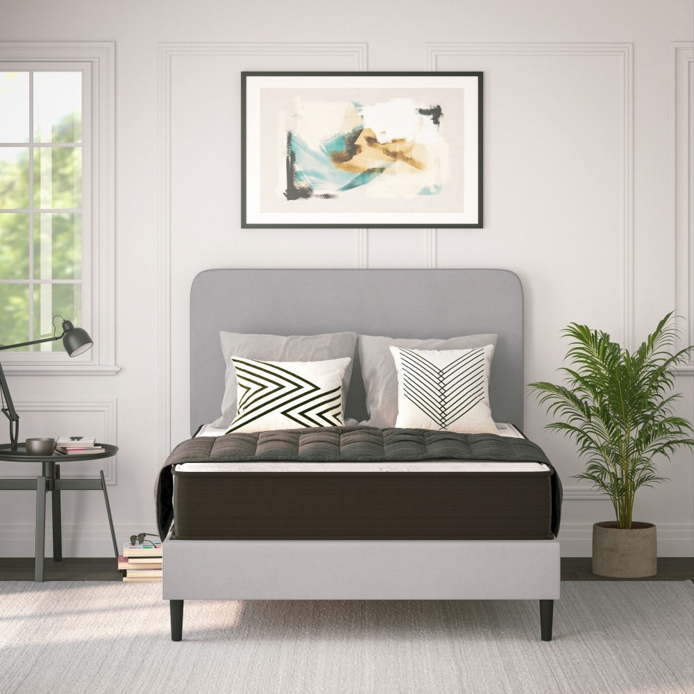 Matelas hybride en mousse et ressorts ensachés, matelas dans une boîte
