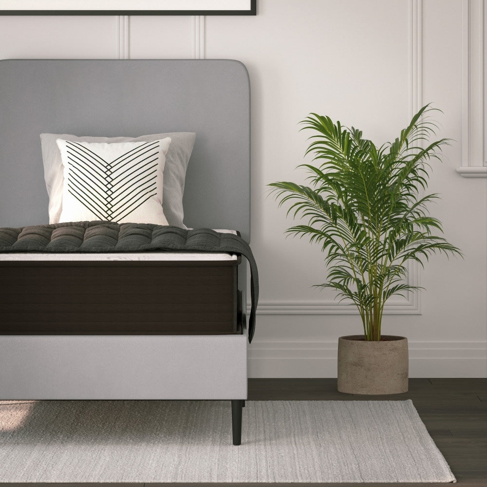 Matelas hybride en mousse et ressorts ensachés, matelas dans une boîte
