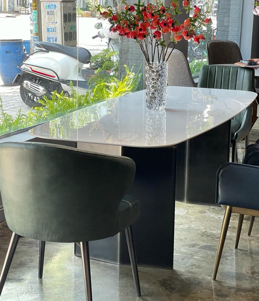 Table de salle à manger en pierre frittée de 2,4 m