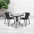 Table carrée en verre et métal de 23,5 po avec 2 chaises empilables en rotin - 23,50 L x 23,50 P x 28 H - 23,50 L x 23,50 P x 28 H