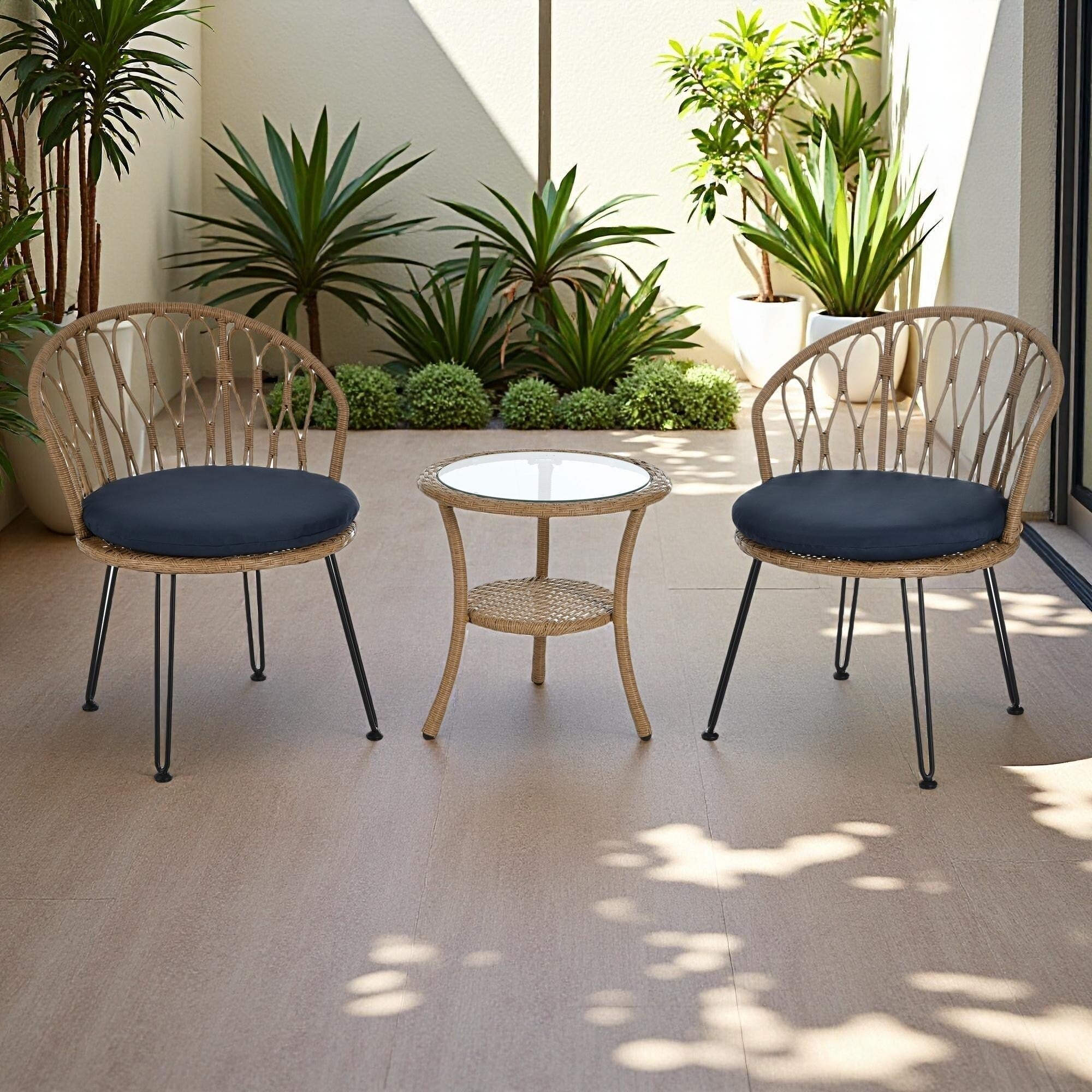 Ensemble de 3 chaises de jardin en rotin pour la détente et les loisirs, avec 2 chaises et une table basse en verre