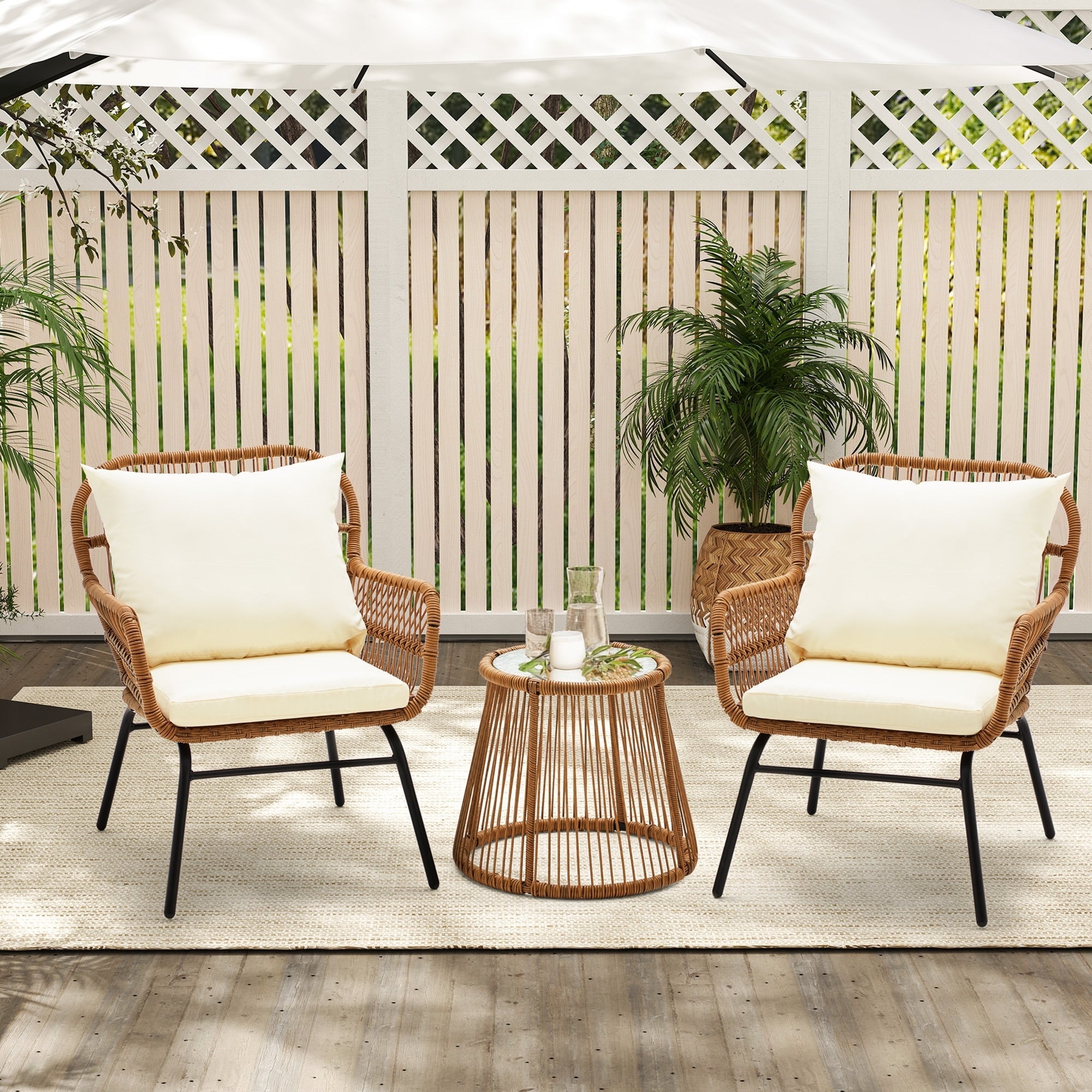 Ensemble de bistrot de jardin 3 pièces, mobilier d'extérieur en rotin avec table en verre, 2 fauteuils larges et coussins d'assise.