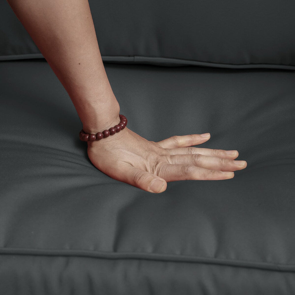 Ensemble de 3 chaises à bascule pivotantes et rembourrées en rotin pour patio avec table d'appoint