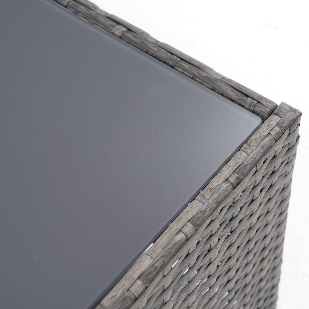 Salon de jardin en rotin pour 4 personnes avec coussins gris et table en verre trempé