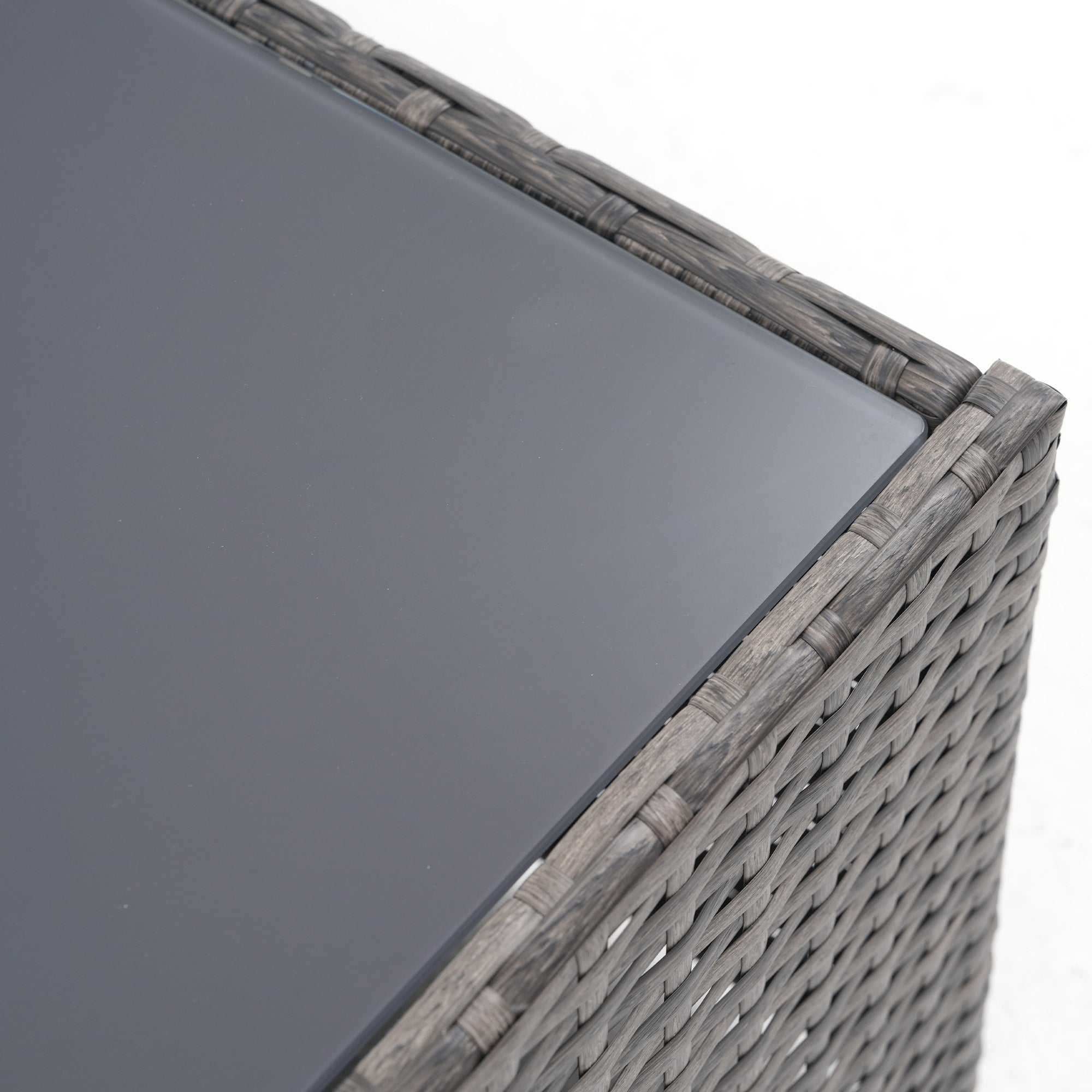 Salon de jardin en rotin pour 4 personnes avec coussins gris et table en verre trempé