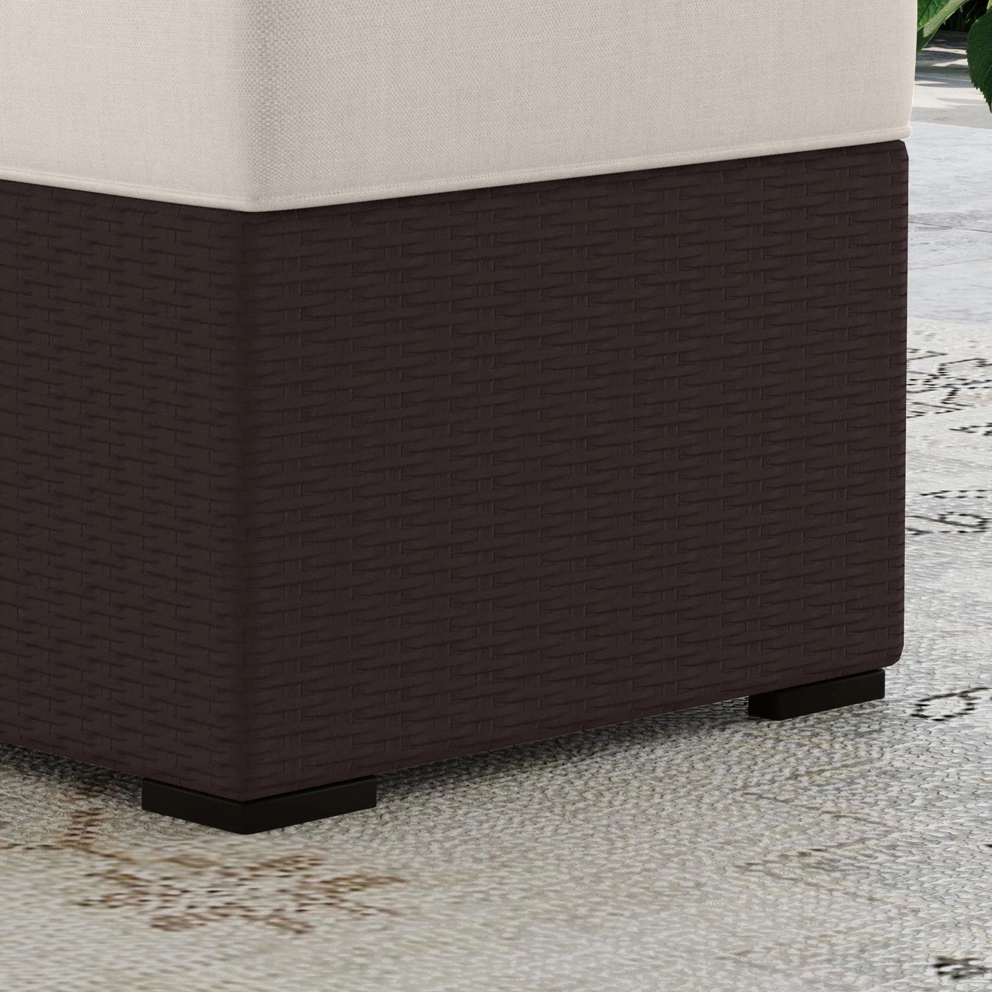 Ensemble de 4 fauteuils et poufs d'extérieur en rotin Palm Springs avec coussins par Homestyles