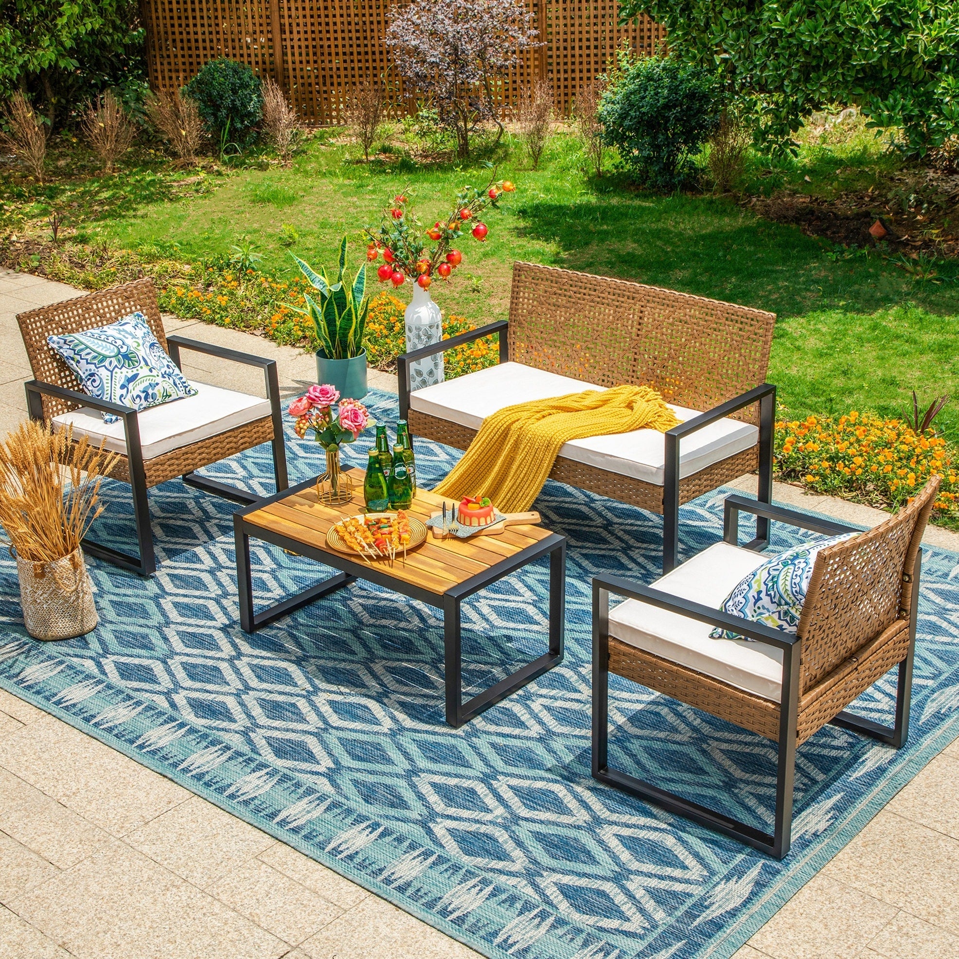 Ensemble de bistrot d'extérieur en osier, 4 pièces, en rotin et bois, résistant aux intempéries, avec coussins moelleux, par Havenside Home