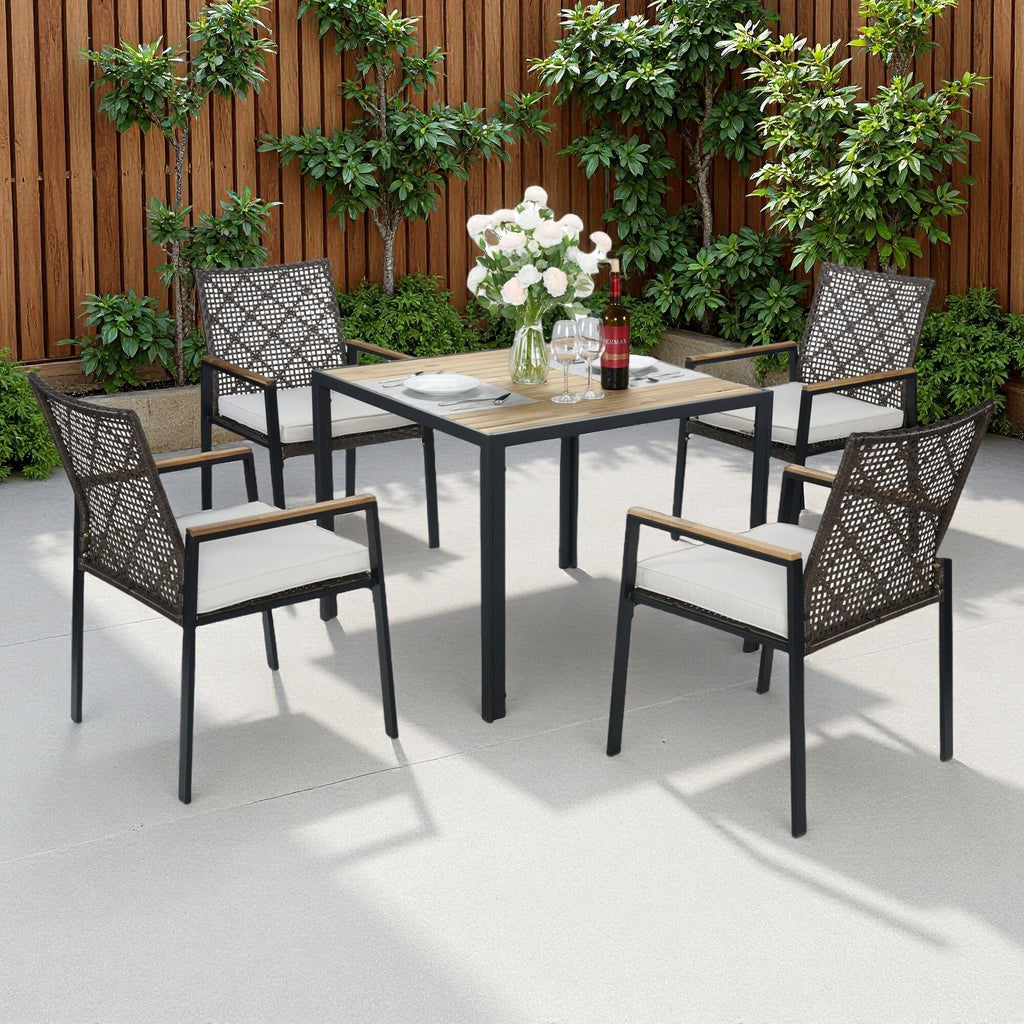 Ensemble de salle à manger d'extérieur en rotin 5 pièces avec chaises empilables, plateau de table en bois d'acacia de 35 pouces avec trou pour parasol