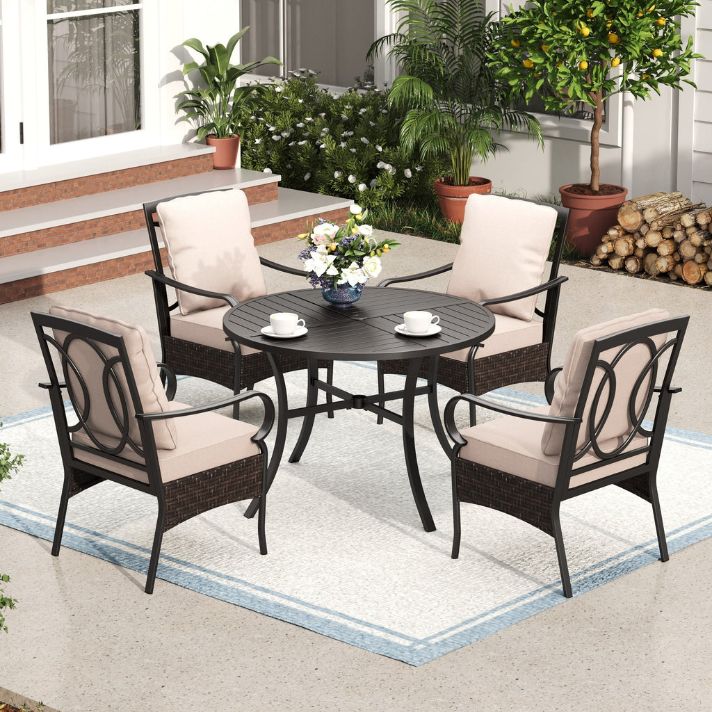 Ensemble de patio 5 pièces avec table ronde en métal de 42 pouces avec trou pour parasol et chaises en osier avec coussin