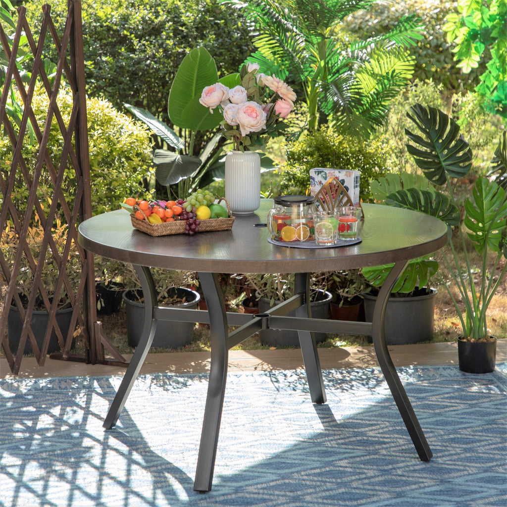 Ensemble de salle à manger d'extérieur 5 pièces, 4 chaises pivotantes rembourrées en mousse à séchage rapide et une table ronde en métal grain de bois de 44 pouces