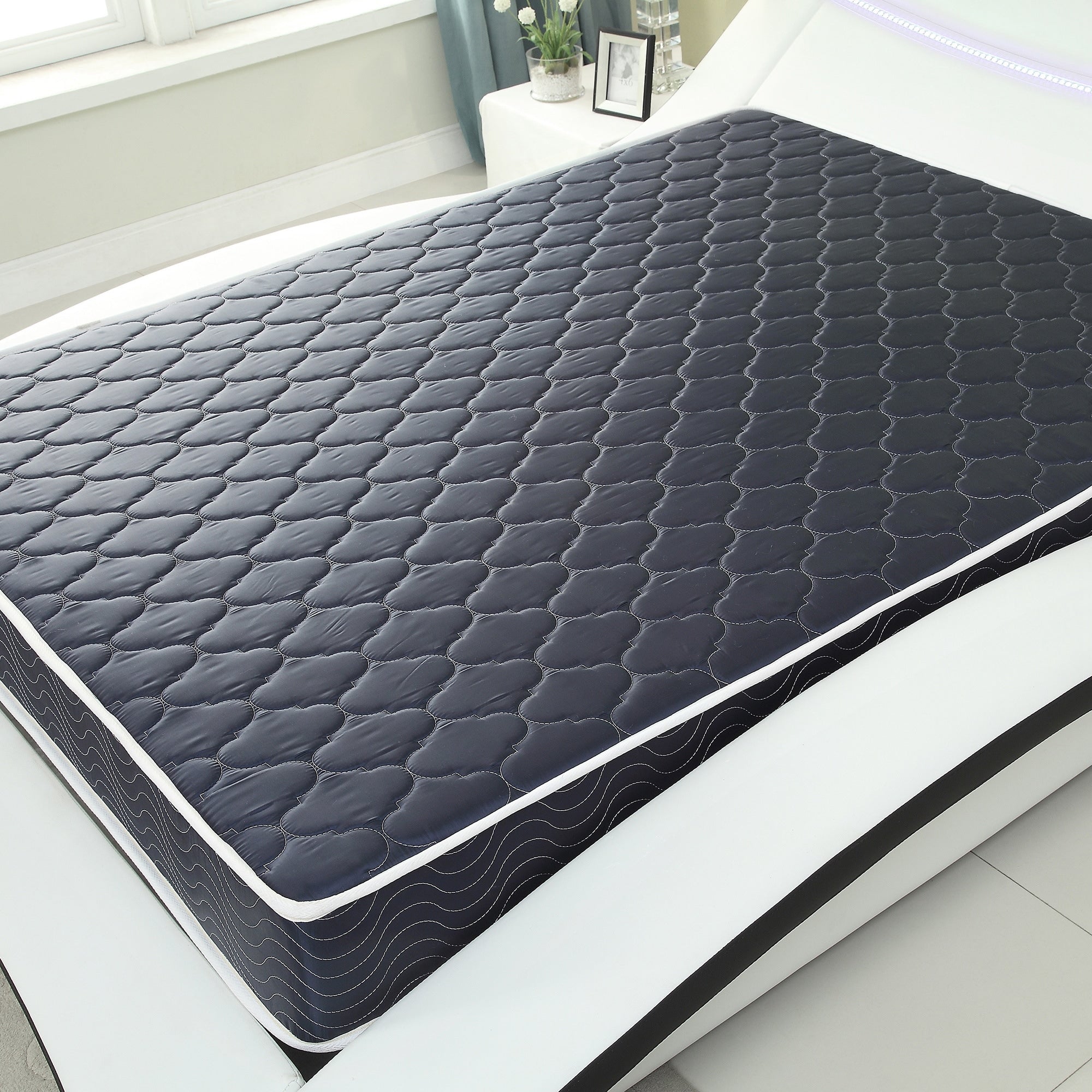 Matelas en mousse haute densité de 6 po, disponible en tailles simple et double