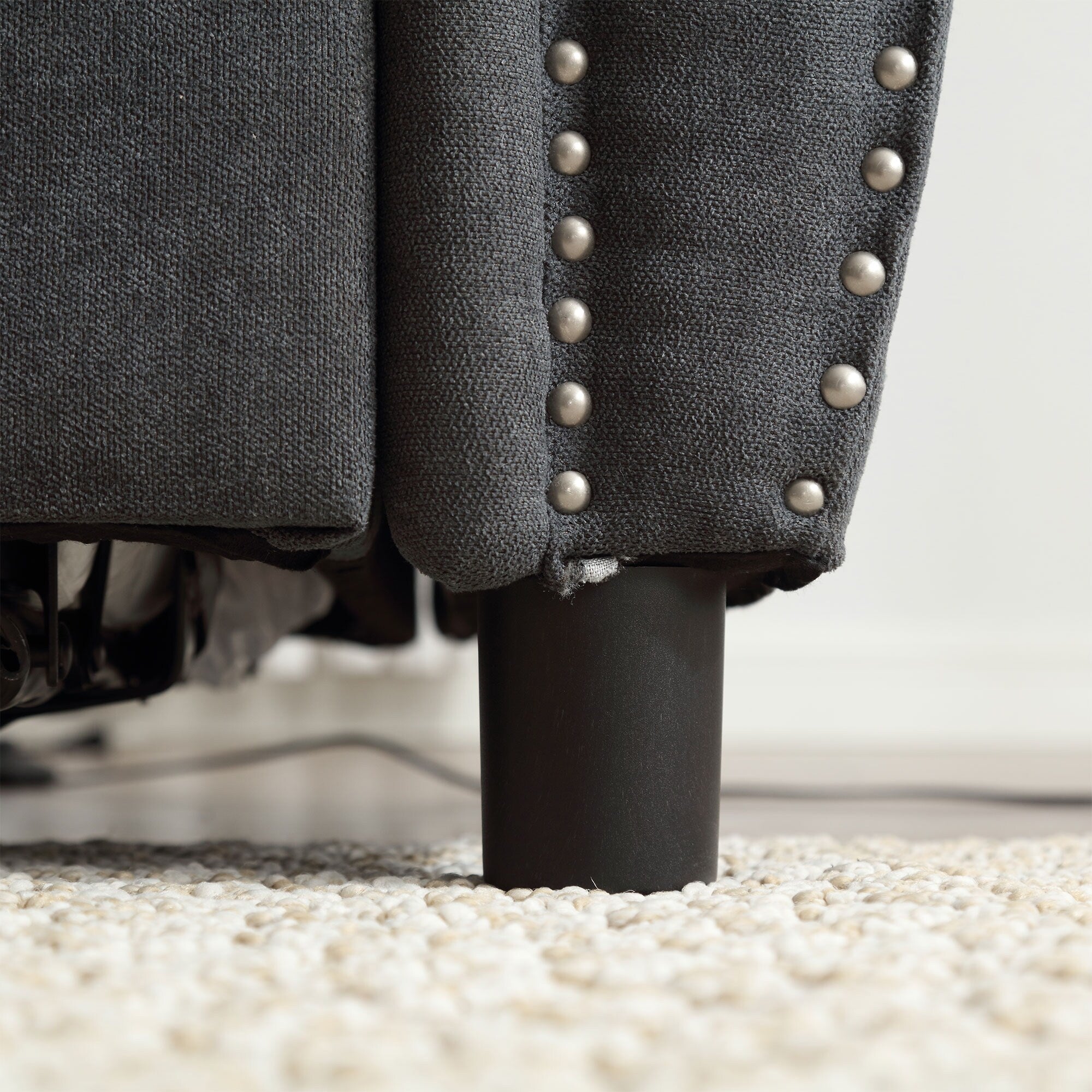 Canapé-lit 3 places en polyester 63 avec matelas gigogne et accoudoirs à rivets rétro