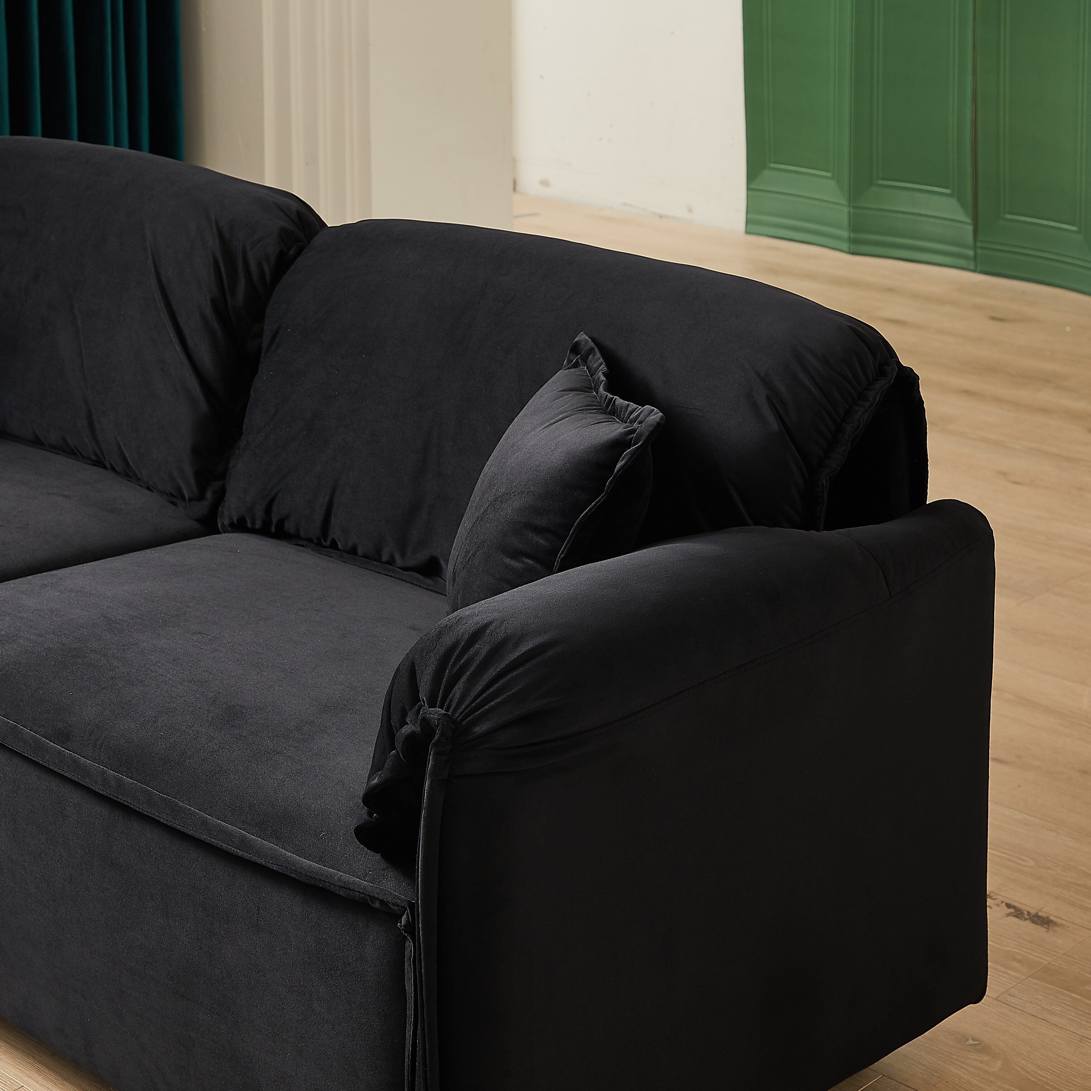 Canapé inclinable 3 places en velours avec 2 coussins, structure en bois massif et ressorts sinueux.