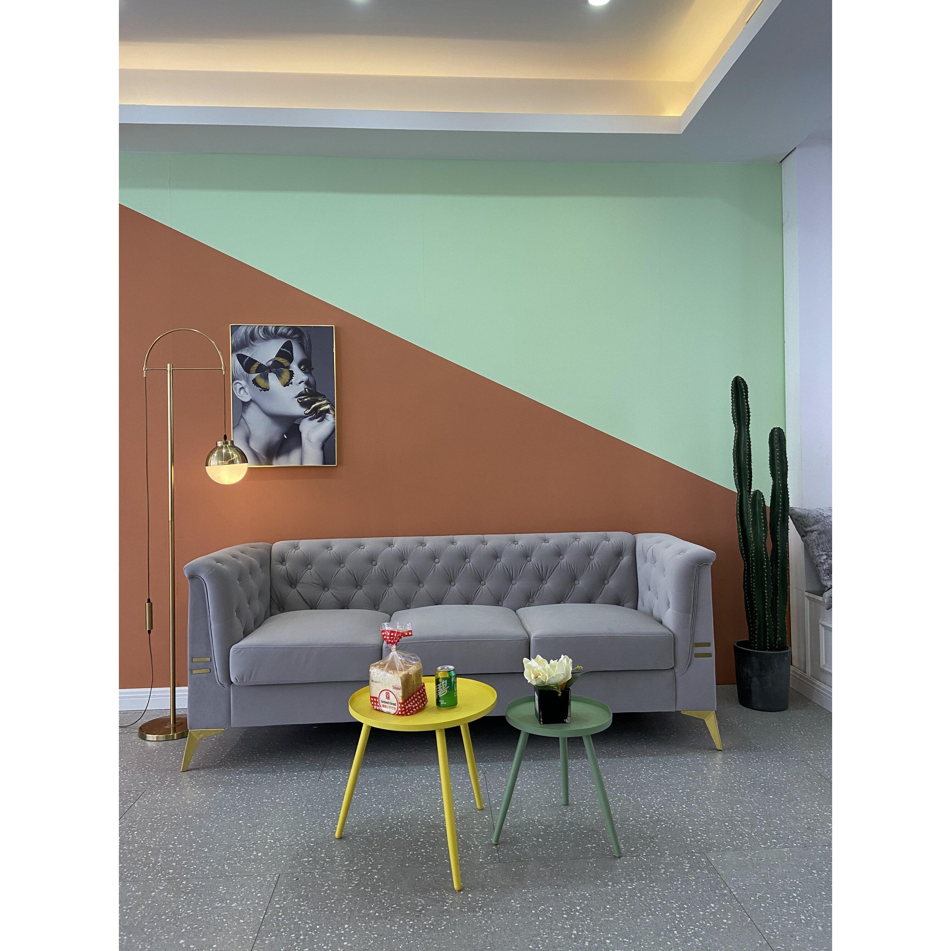 Canapé Chesterfield 3 places en velours de 82 pouces avec pieds en métal doré, éponge à rebond élevé et coussins amovibles