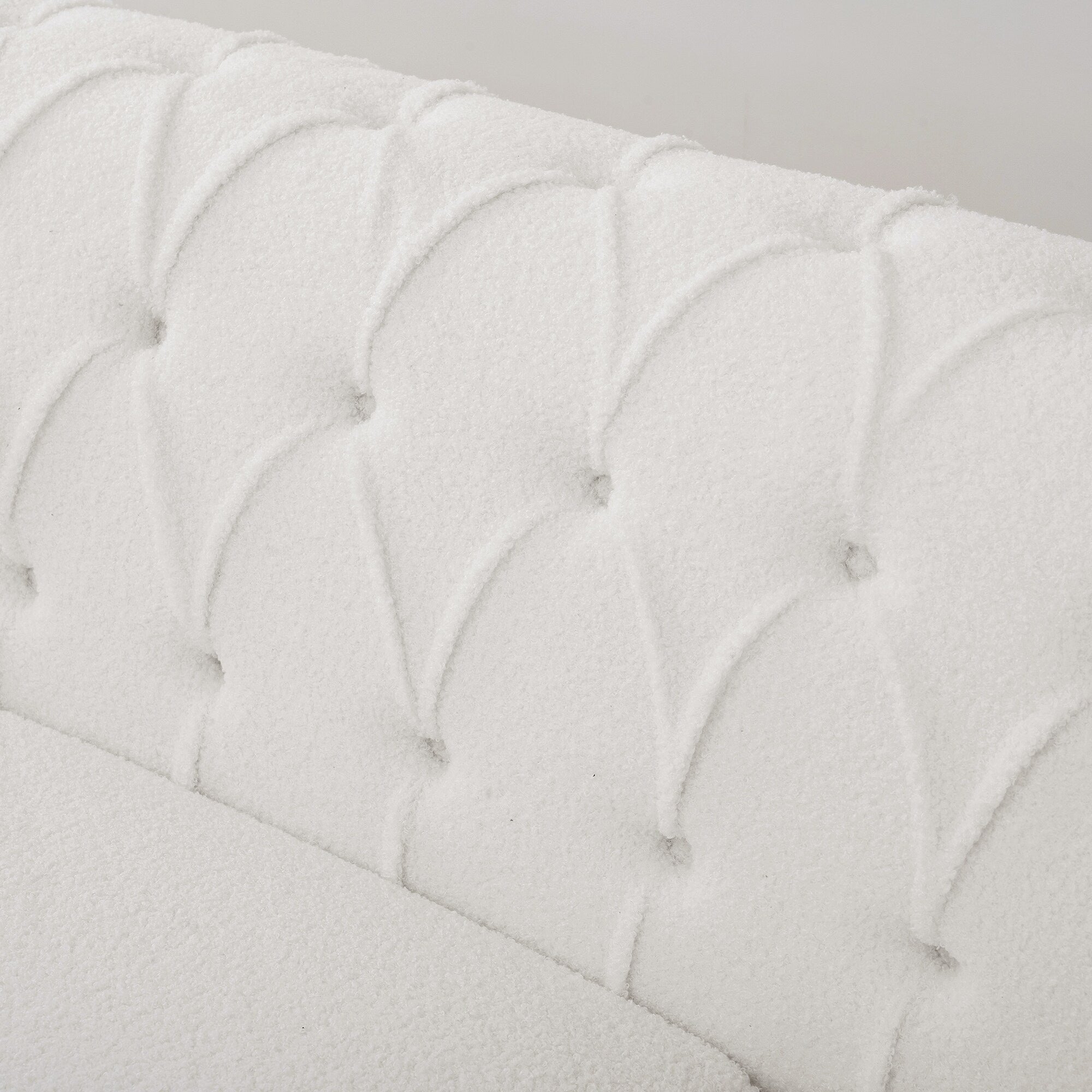 Canapé 3 places à accoudoirs carrés en similicuir 83,66 po avec coussins amovibles, support à ressorts ensachés et garniture cloutée