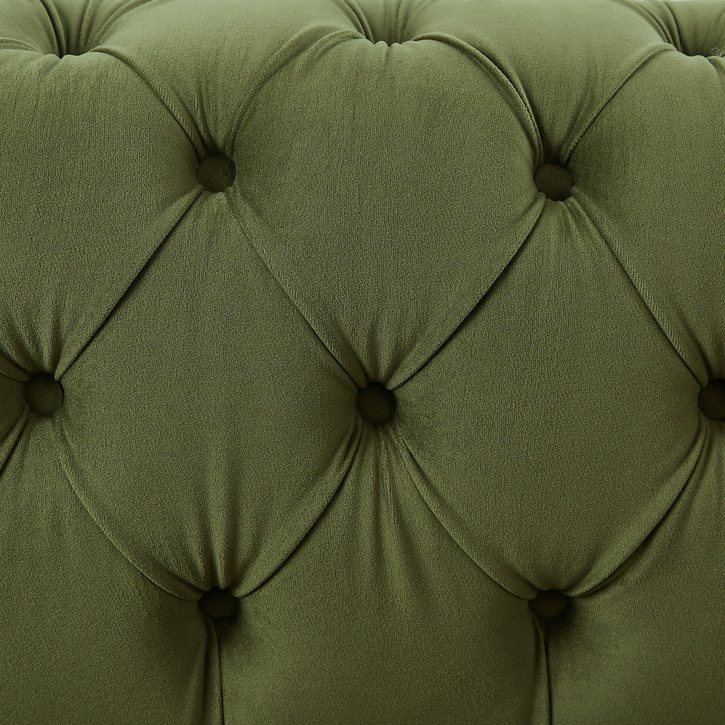 Canapé 3 places en velours 83,75 $ avec surpiqûres en losanges capitonnées, touches dorées et pieds en fer