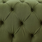 Canapé 3 places en velours 83,75 $ avec surpiqûres en losanges capitonnées, touches dorées et pieds en fer