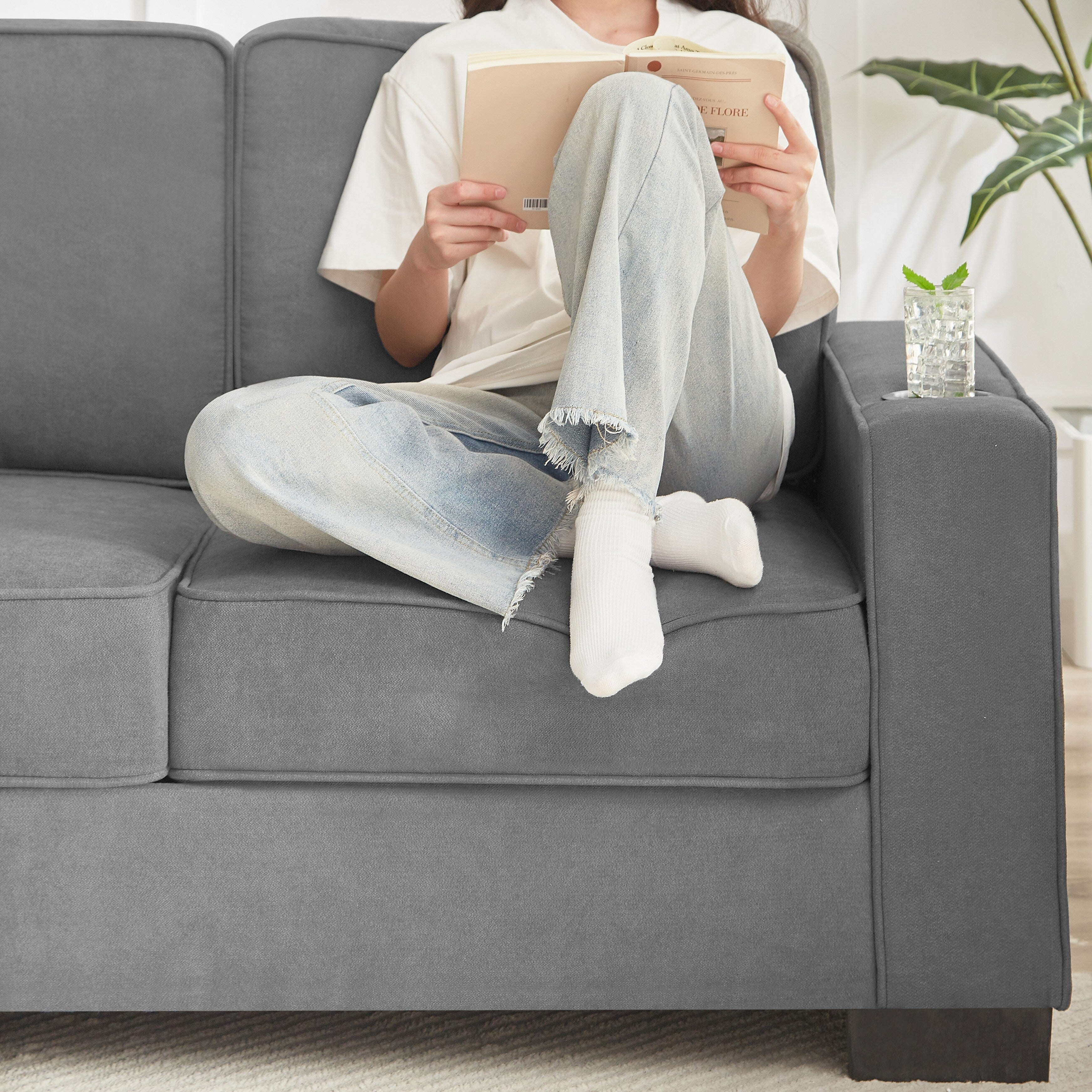 Canapé 3 places en velours 84,25 avec accoudoirs porte-gobelets et coussins à ressorts haute densité