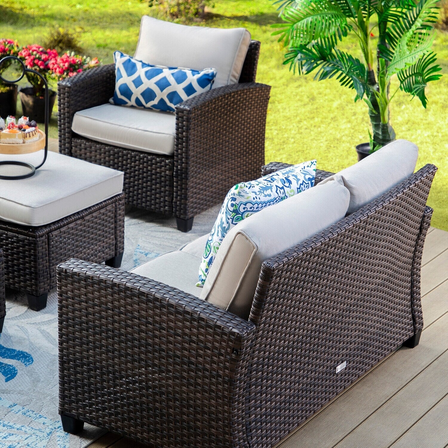 Ensemble de salon de jardin 9 places en rotin et osier avec canapé sectionnel à dossier haut et table pour foyer