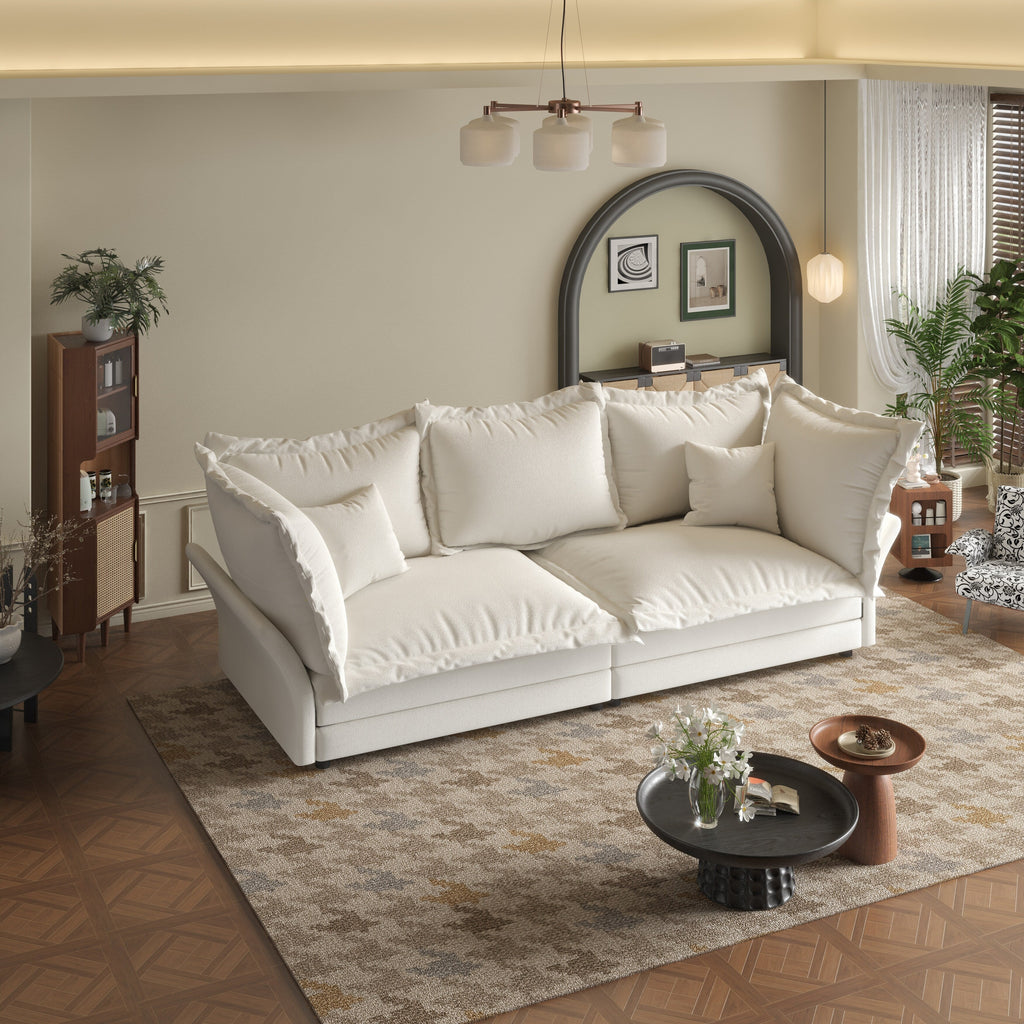 Canapés modernes à assise profonde avec plusieurs grands coussins moelleux