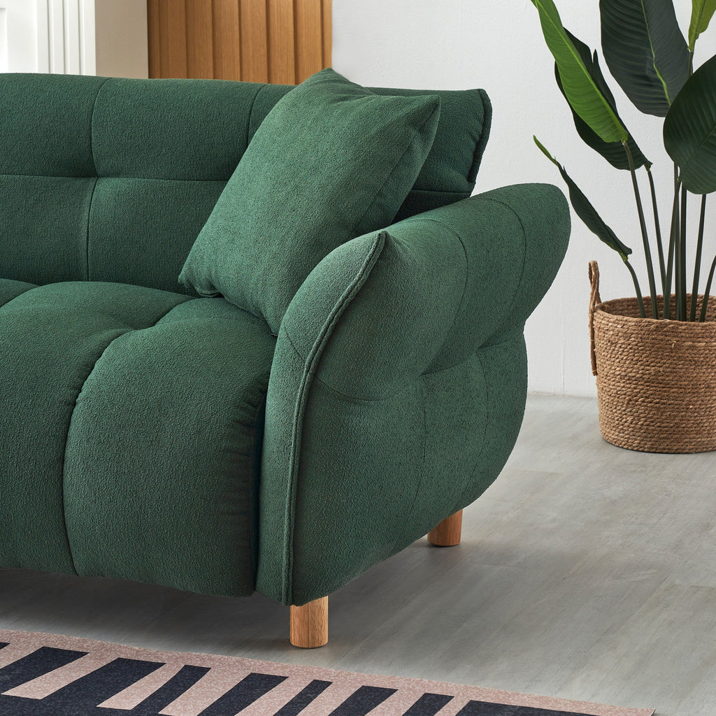 Canapé Teddy de 240 cm de long, avec deux coussins assortis et trois sièges spacieux et confortables.