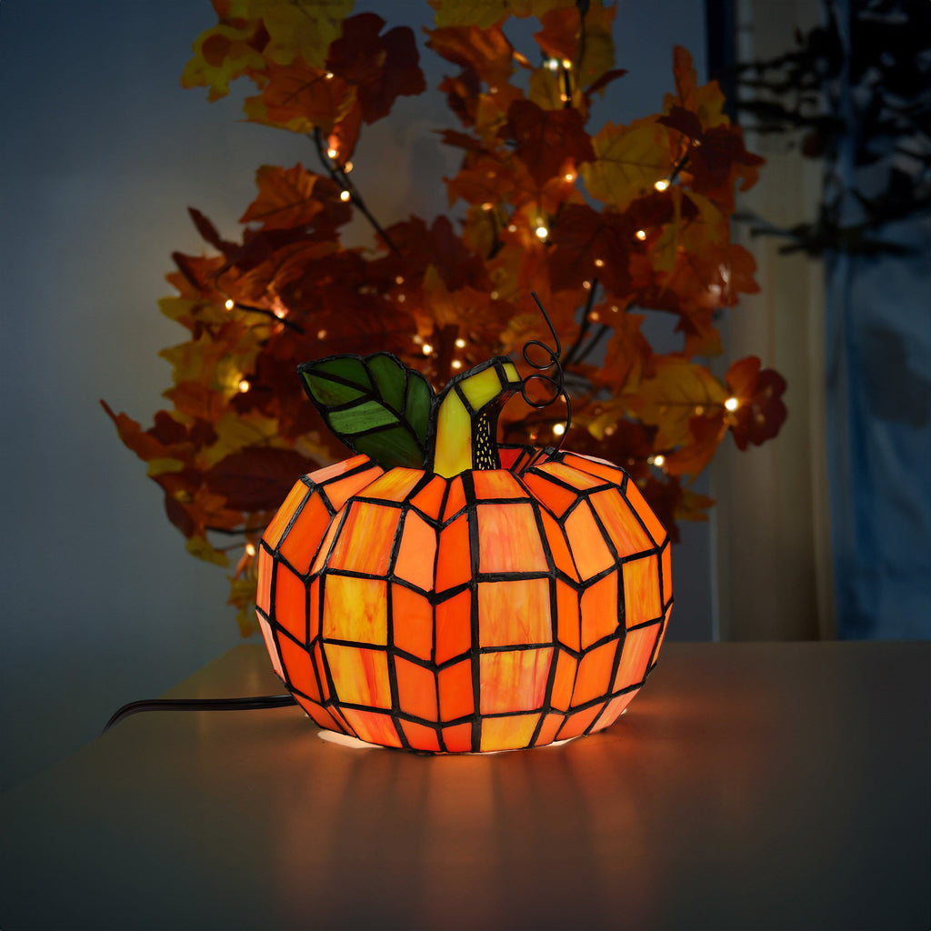 Lampe d'appoint en vitrail Patch the Pumpkin 9 H - 8,25 L x 8,25 l x 9 H