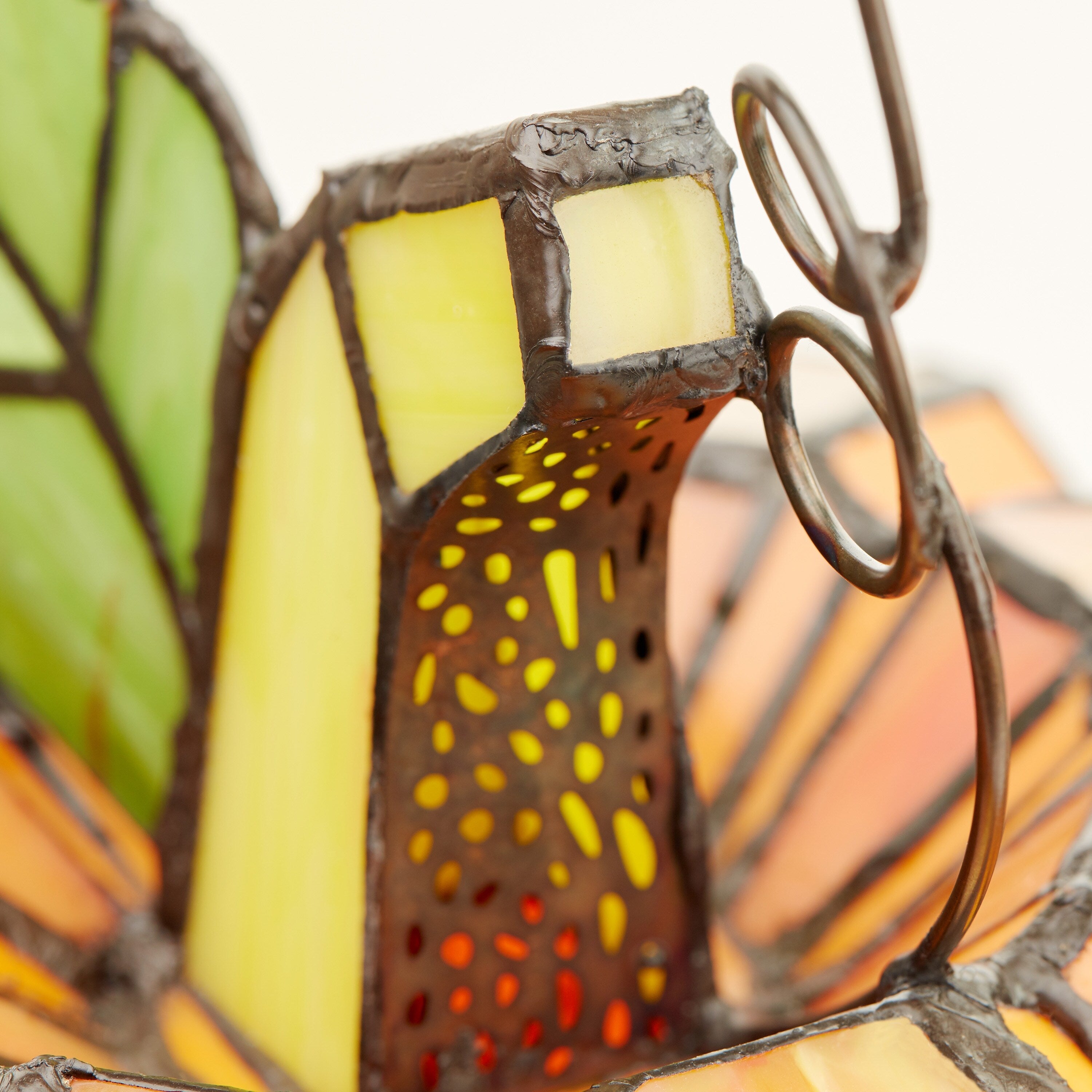 Lampe d'appoint en vitrail Patch the Pumpkin 9 H - 8,25 L x 8,25 l x 9 H