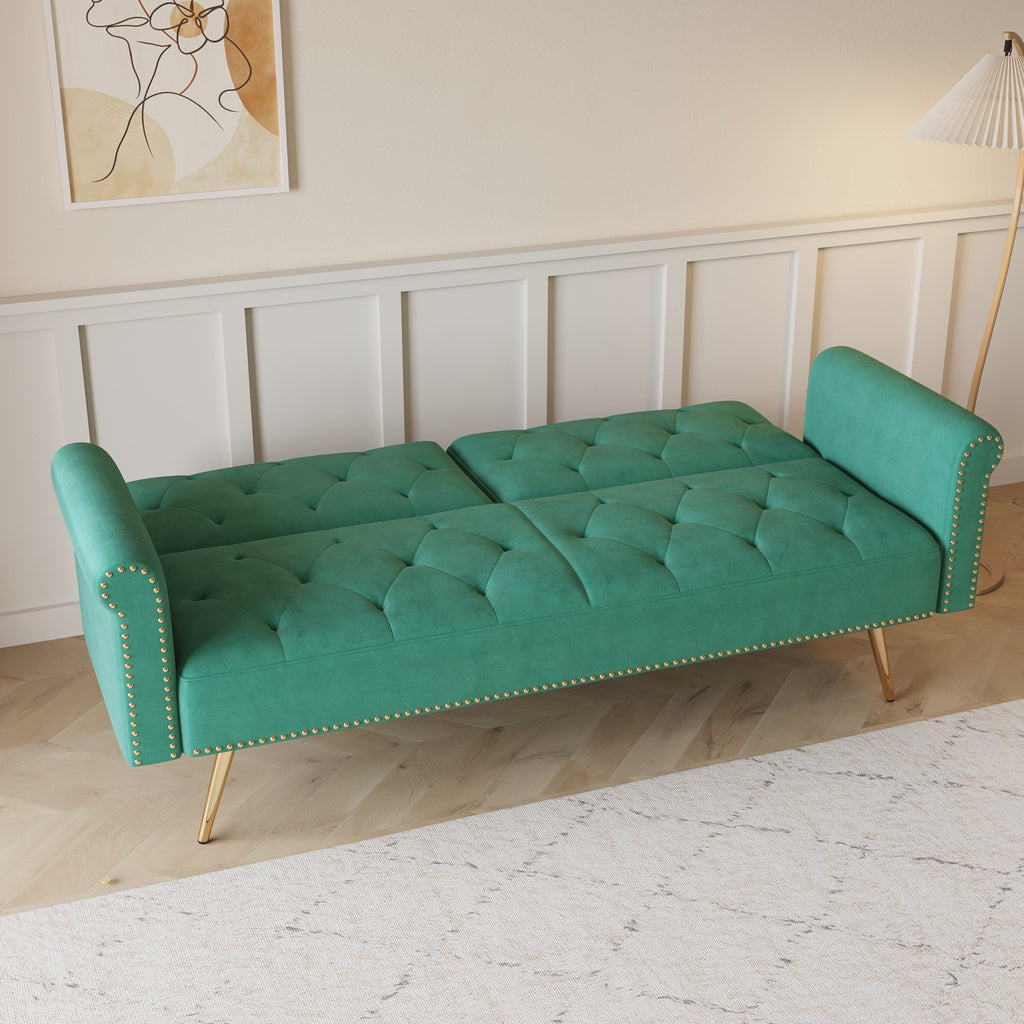 Un canapé-lit de 176 cm de long recouvert de velours, orné d'une bordure cloutée et accompagné d'un coussin assorti.