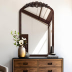 Miroir de sol sculpté en bois massif de forme arquée sur toute la longueur