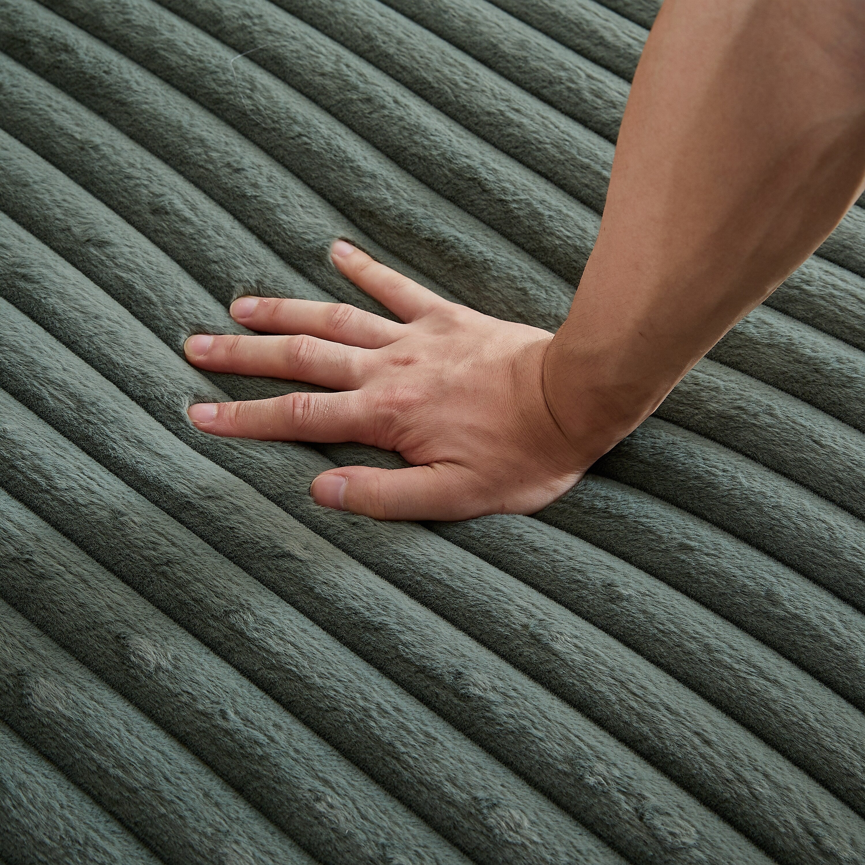 Fauteuil de salon moderne en velours côtelé vert armée de 62,5 po avec 2 coussins