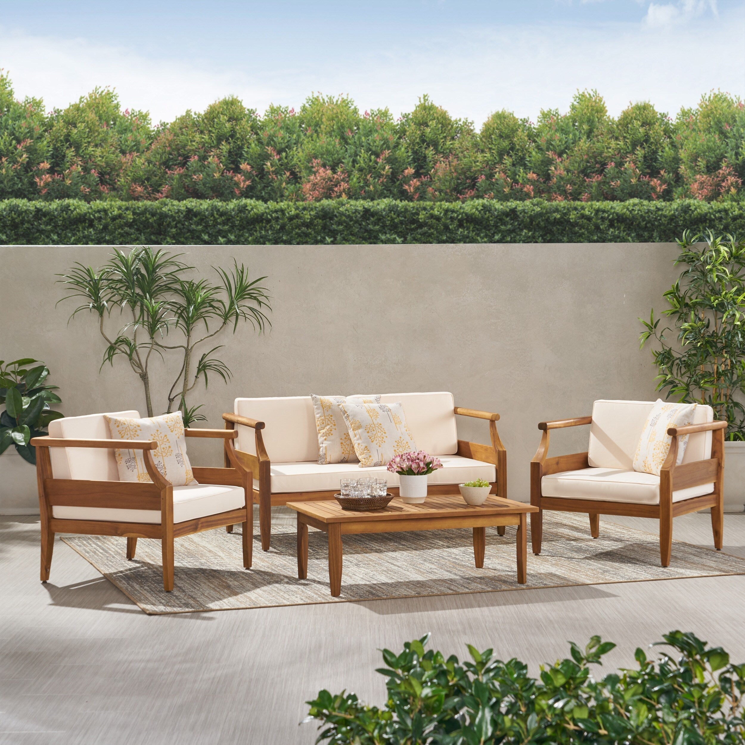 Ensemble de salon de jardin 4 places Aston de style Mid-Century Modern en acacia avec coussins par Christopher Knight Home
