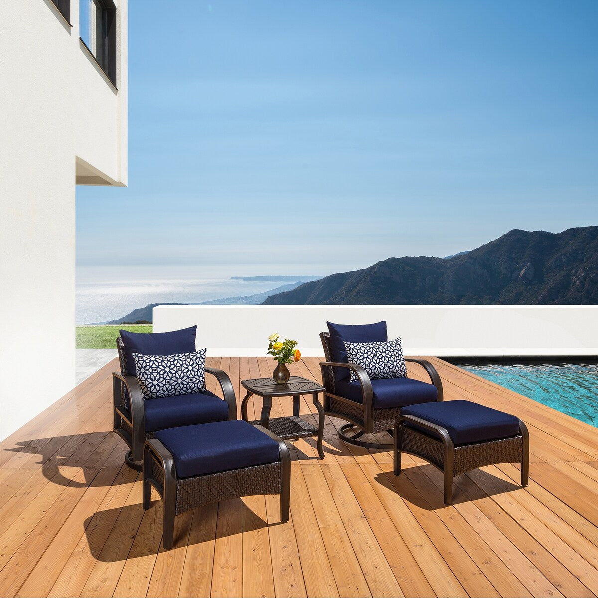 Ensemble de fauteuils club et poufs d'extérieur Barcelo Sunbrella 5 pièces