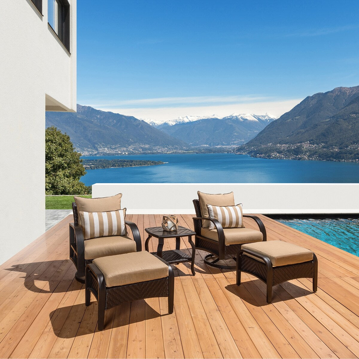 Ensemble de fauteuils club et poufs d'extérieur Barcelo Sunbrella 5 pièces