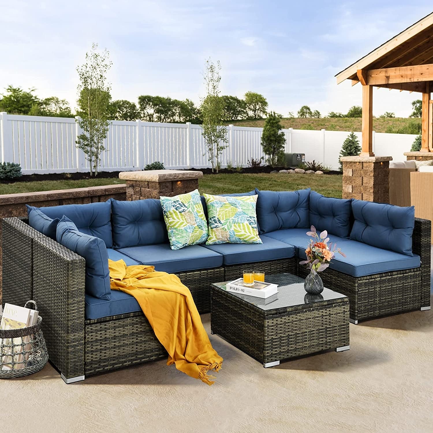 Ensemble de canapés de patio sectionnels en osier Bavorov 7 pièces bleu marine