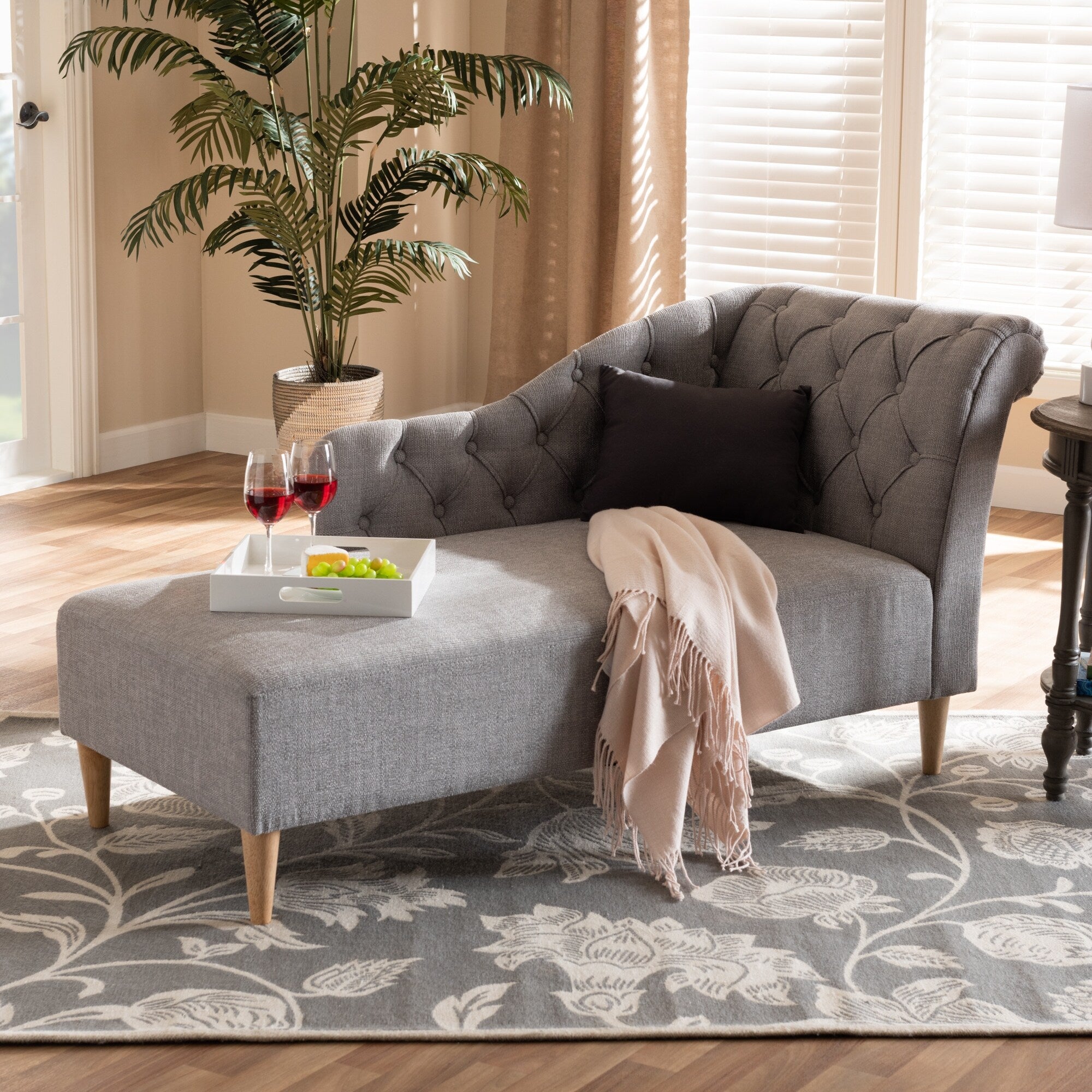 Chaise longue en bois de chêne avec revêtement en tissu Emeline de Baxton Studio