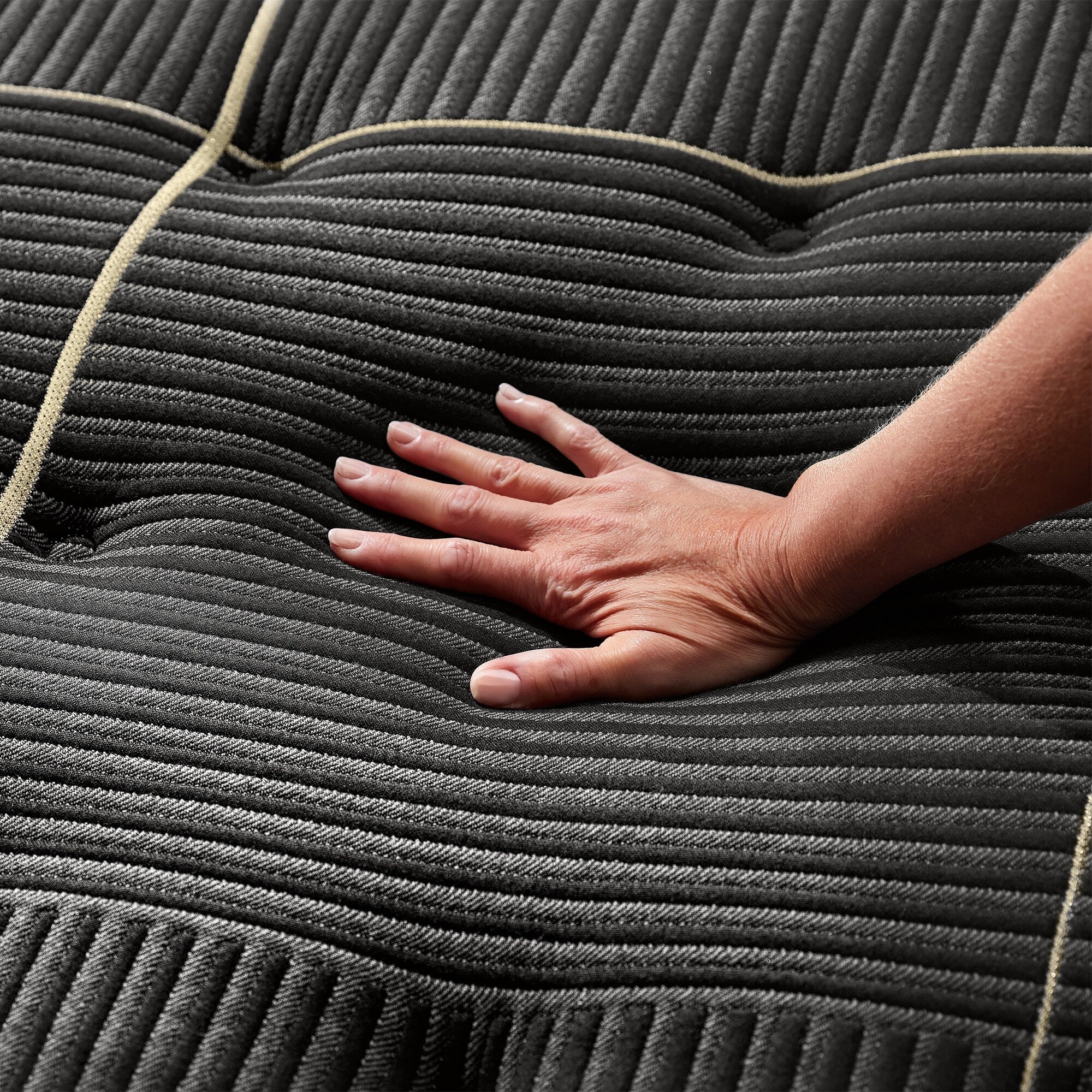 Matelas Beautyrest Black K-Class 15,75 ferme à plateau-coussin