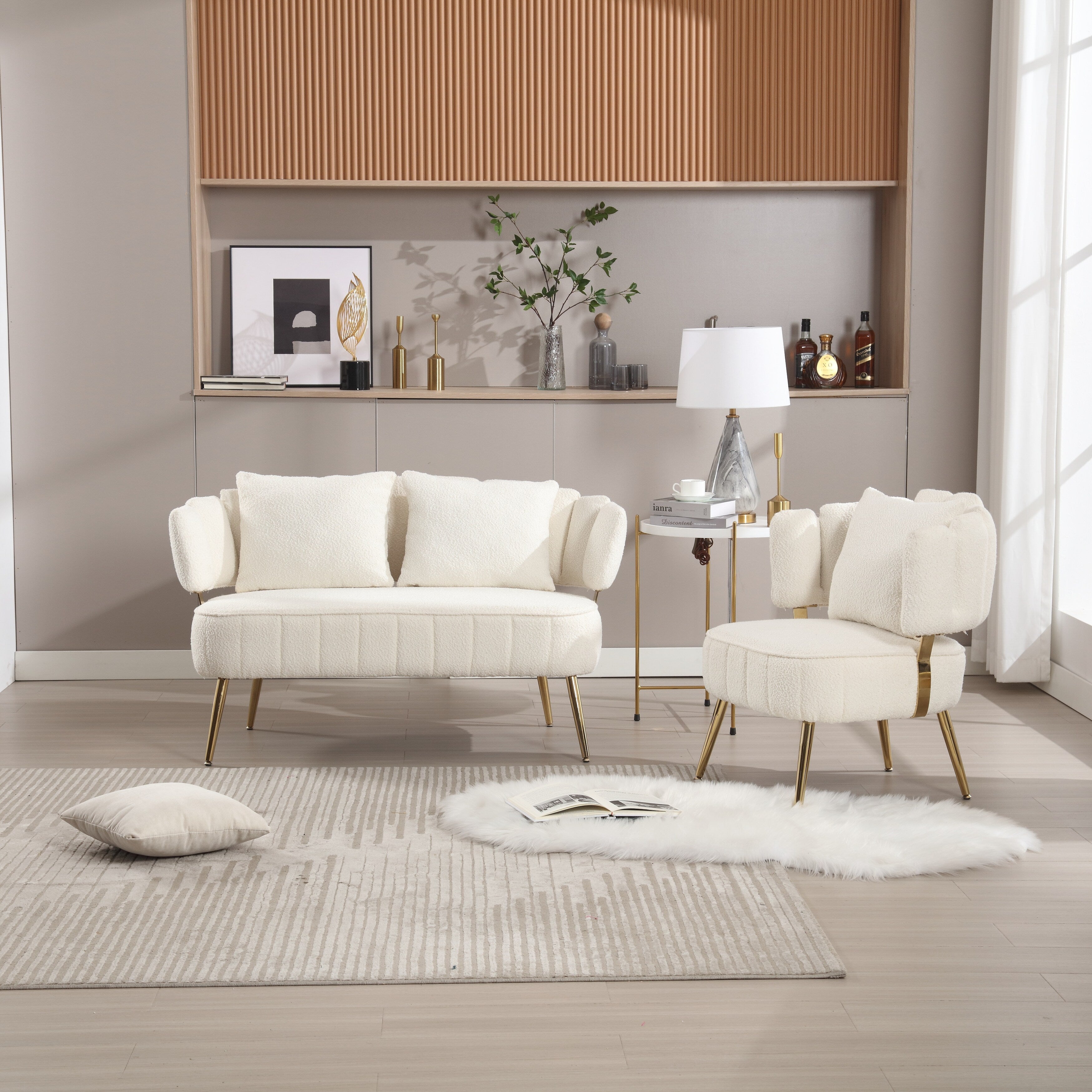 Canapé causeuse beige bouclé avec cadre en métal