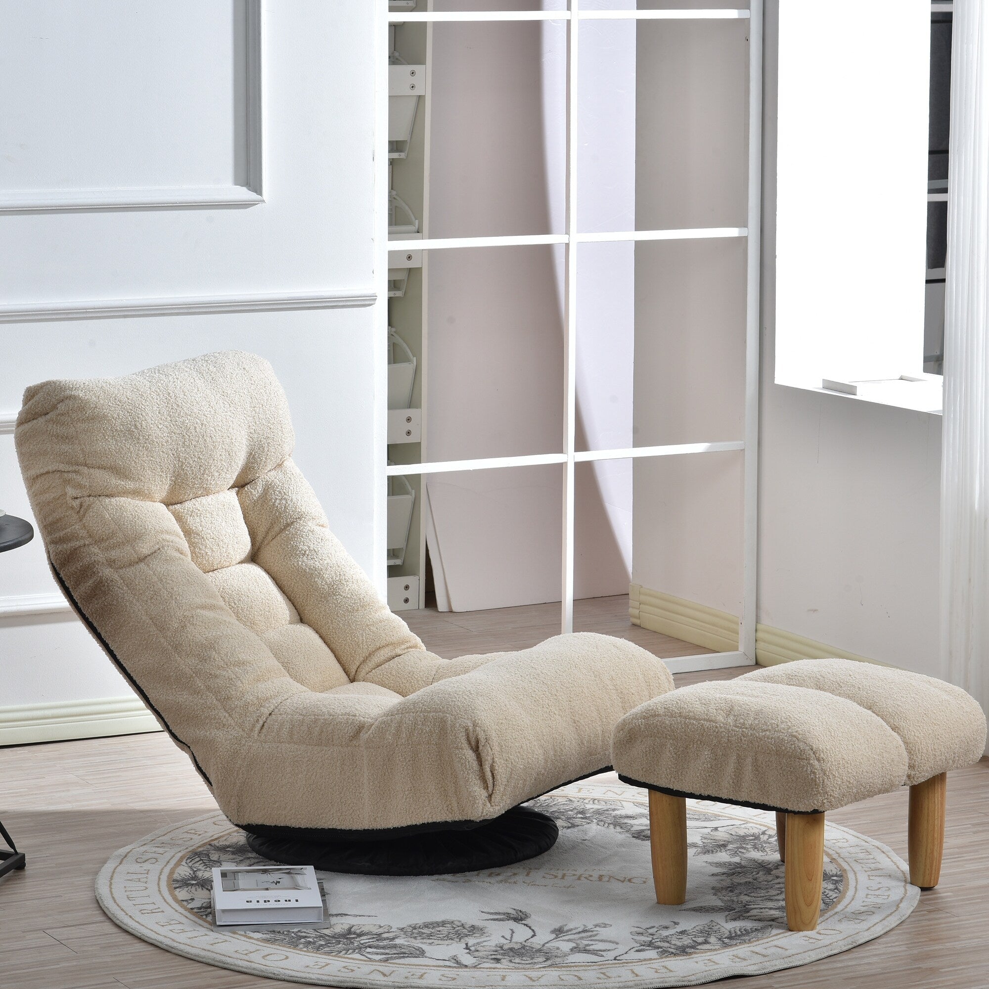Fauteuil inclinable manuel pivotant à 360°, rembourré en tissu boucle beige, sans accoudoirs, avec pouf, appui-tête et dossier réglables