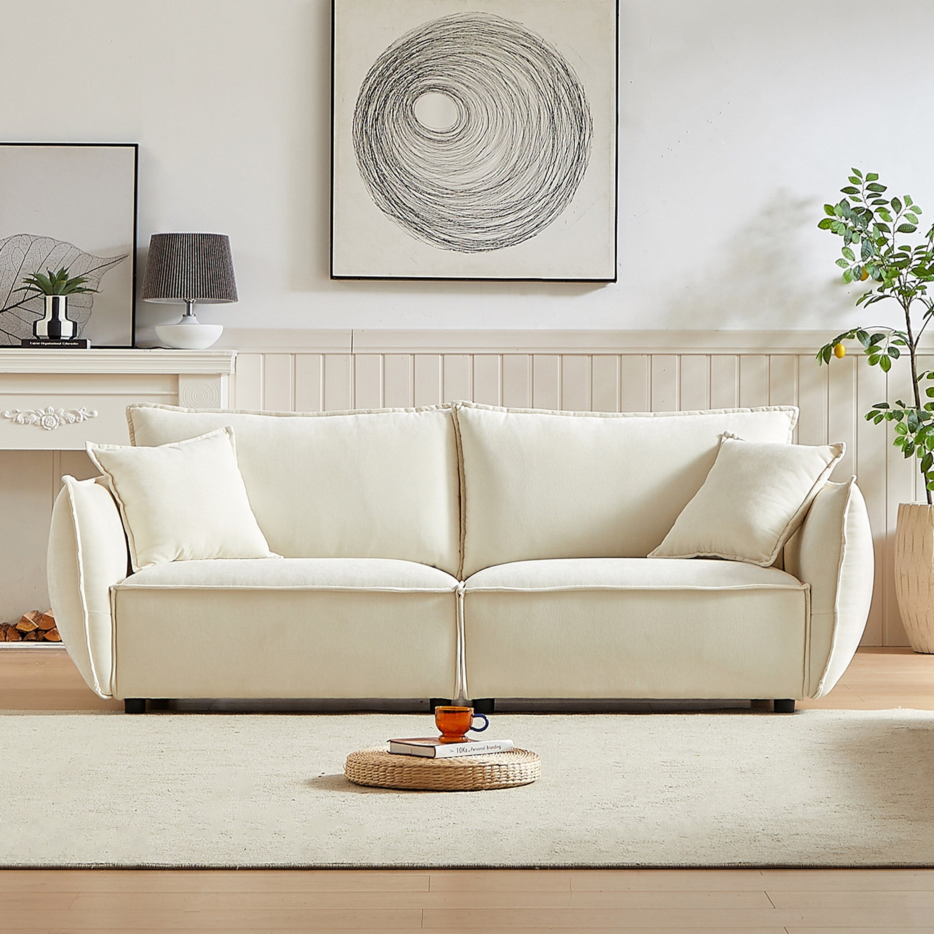 Canapé 3 places en chenille beige avec coussins supplémentaires