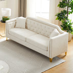 Canapé 3 places capitonné en chenille beige avec décoration cloutée en cuivre