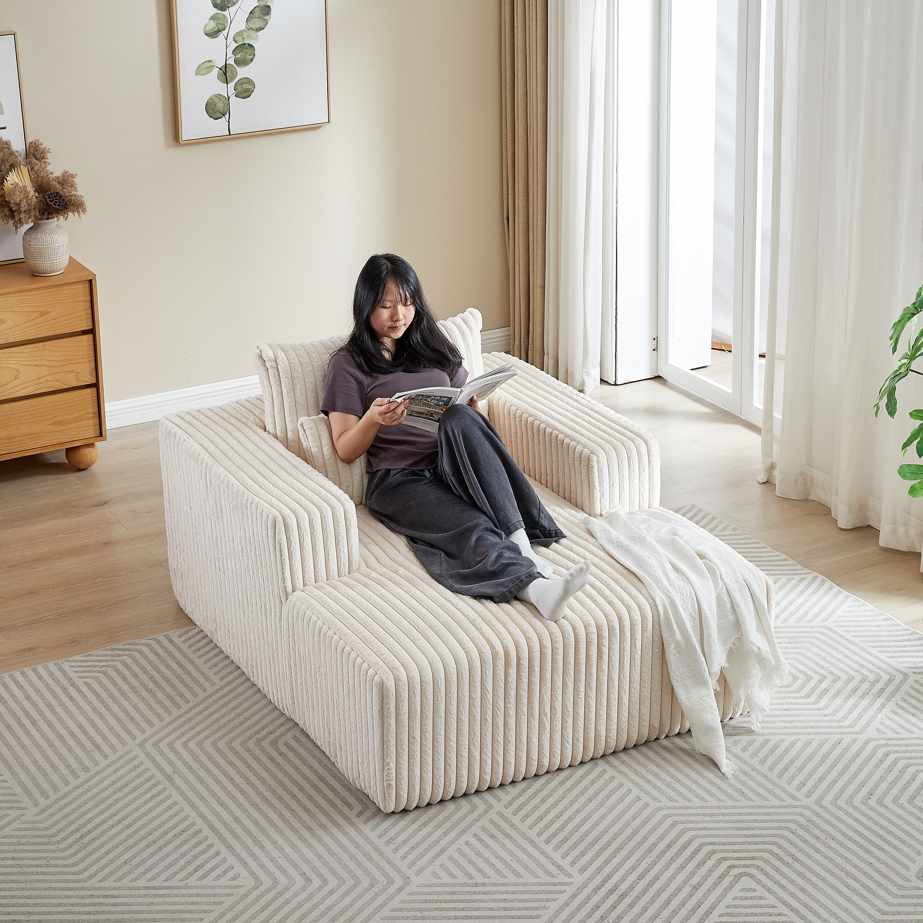 Fauteuil de salon en velours côtelé beige avec 2 coussins