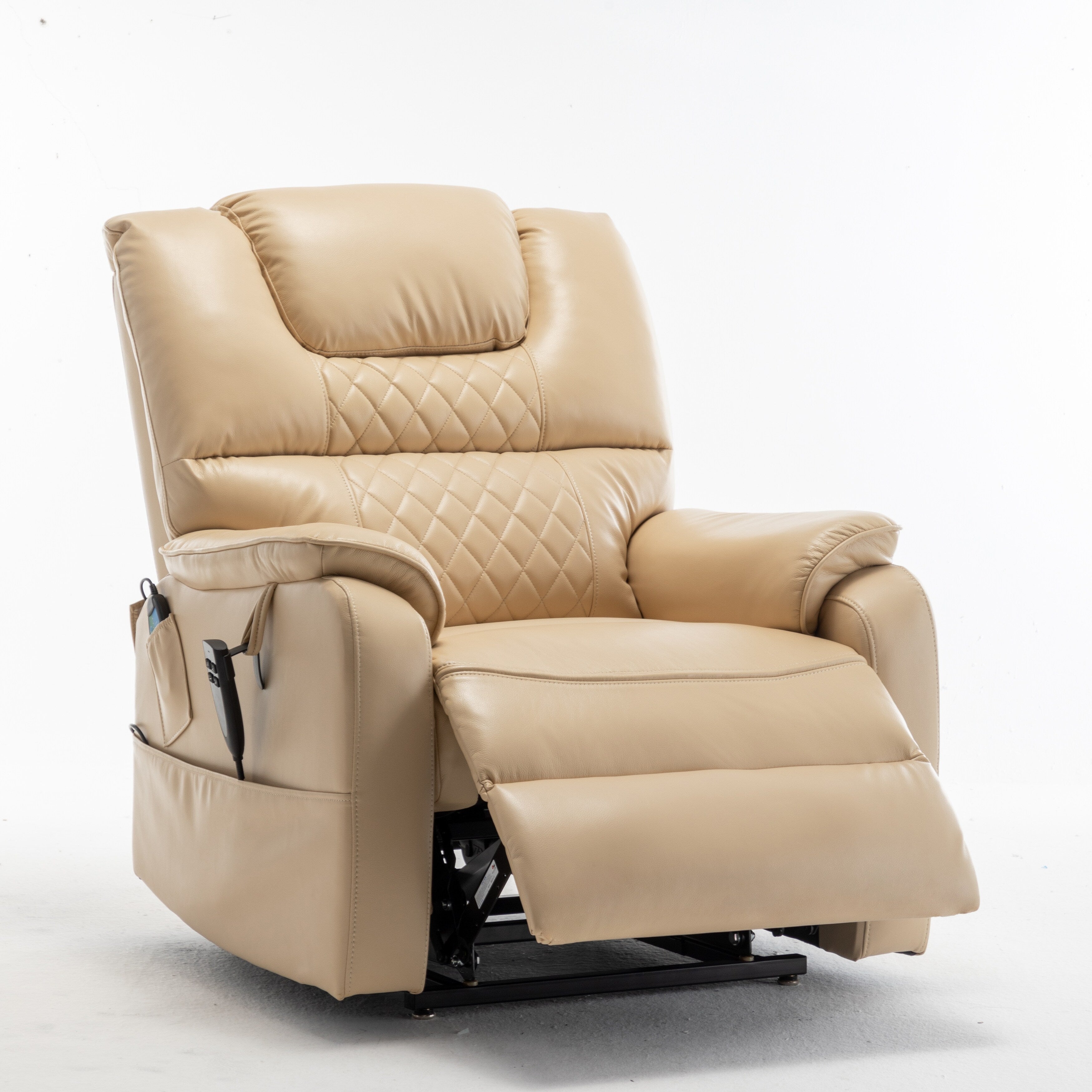 Fauteuil inclinable électrique beige pour seniors avec moteur OKIN, inclinaison complète à 180°, assise large et poches de rangement latérales.